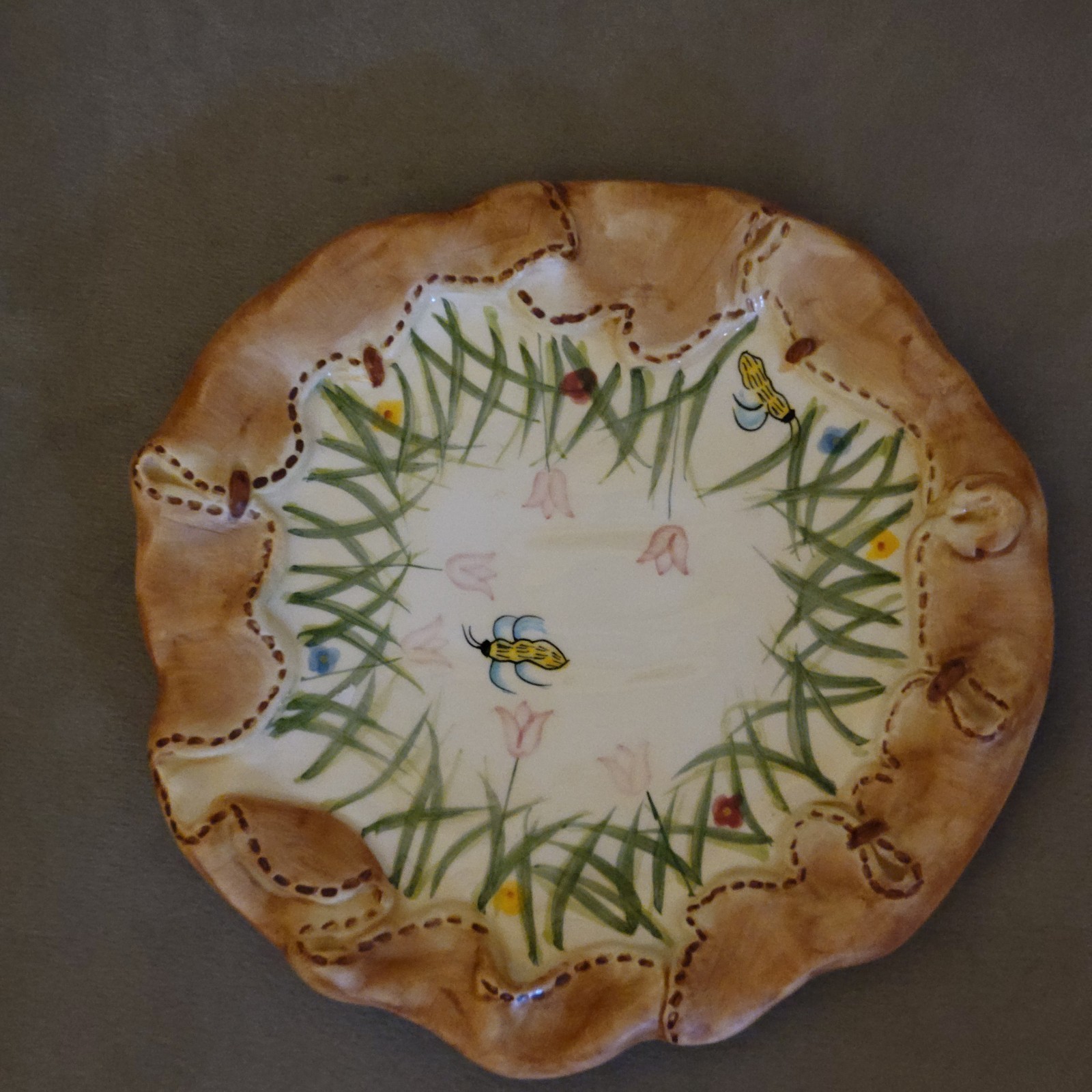 Coyne’s and Company Ceramic Saucer, Bee Floral Theme, Round, 7″