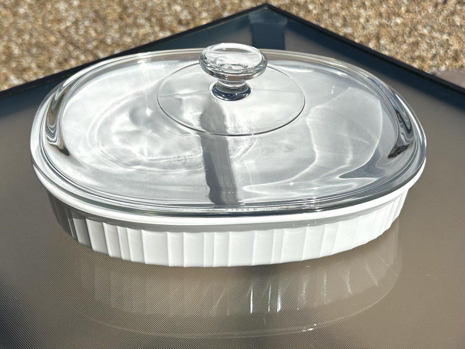 CORNING WARE FRENCH WHITE F-6-B 1.8 LT. OVAL DIVIDED DISH W / PYREX GLASS LID