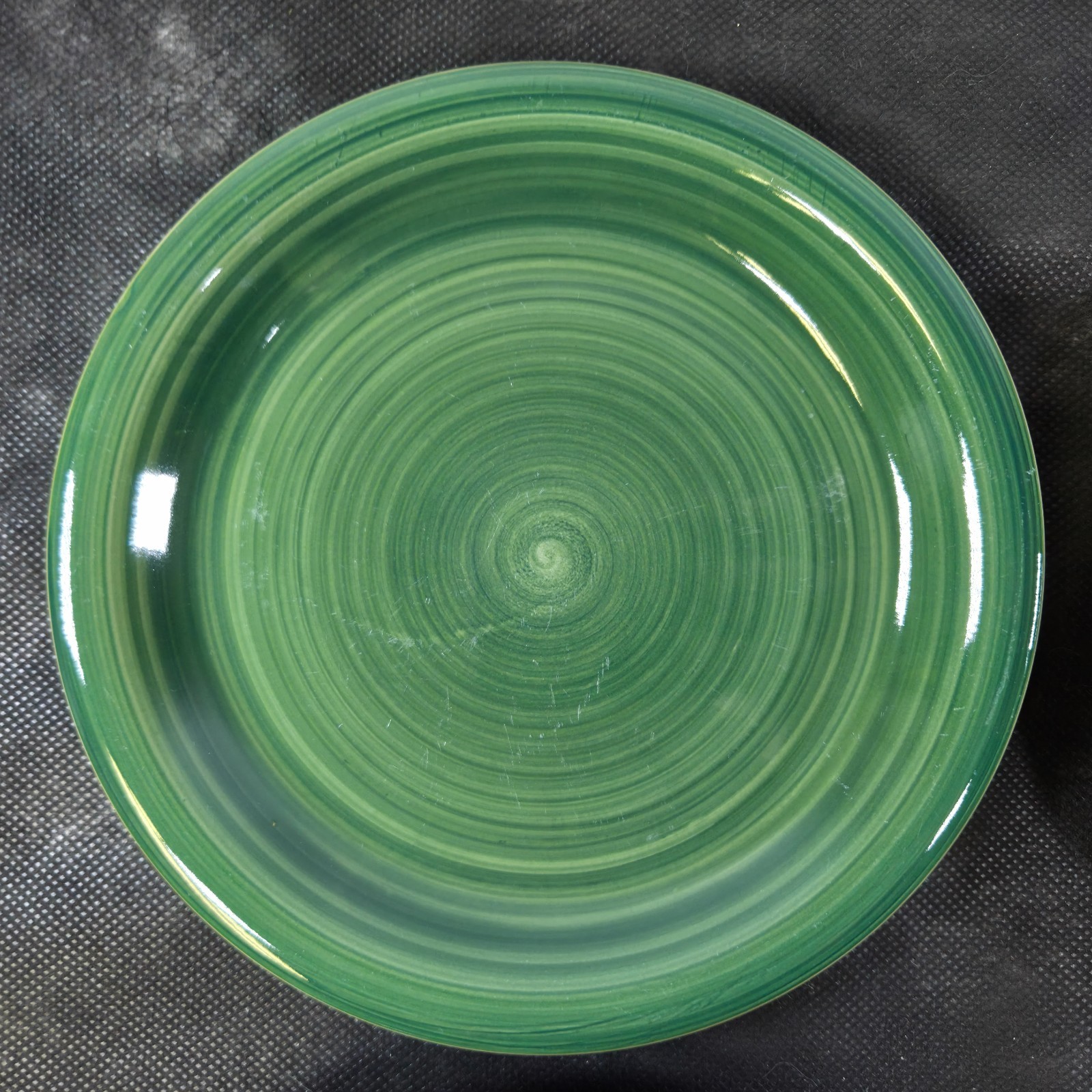 HOLIDAY Set of 4 Brylane Home Pottery Green Swirl Salad Appetizer Plates 7 1/4″