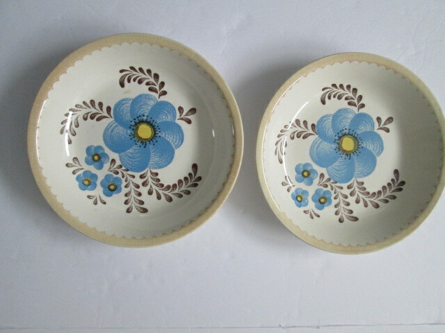 ROYAL CHINA JEANNETTE set of 2 serving-pasta bowls in cream w/ brown-blue floral