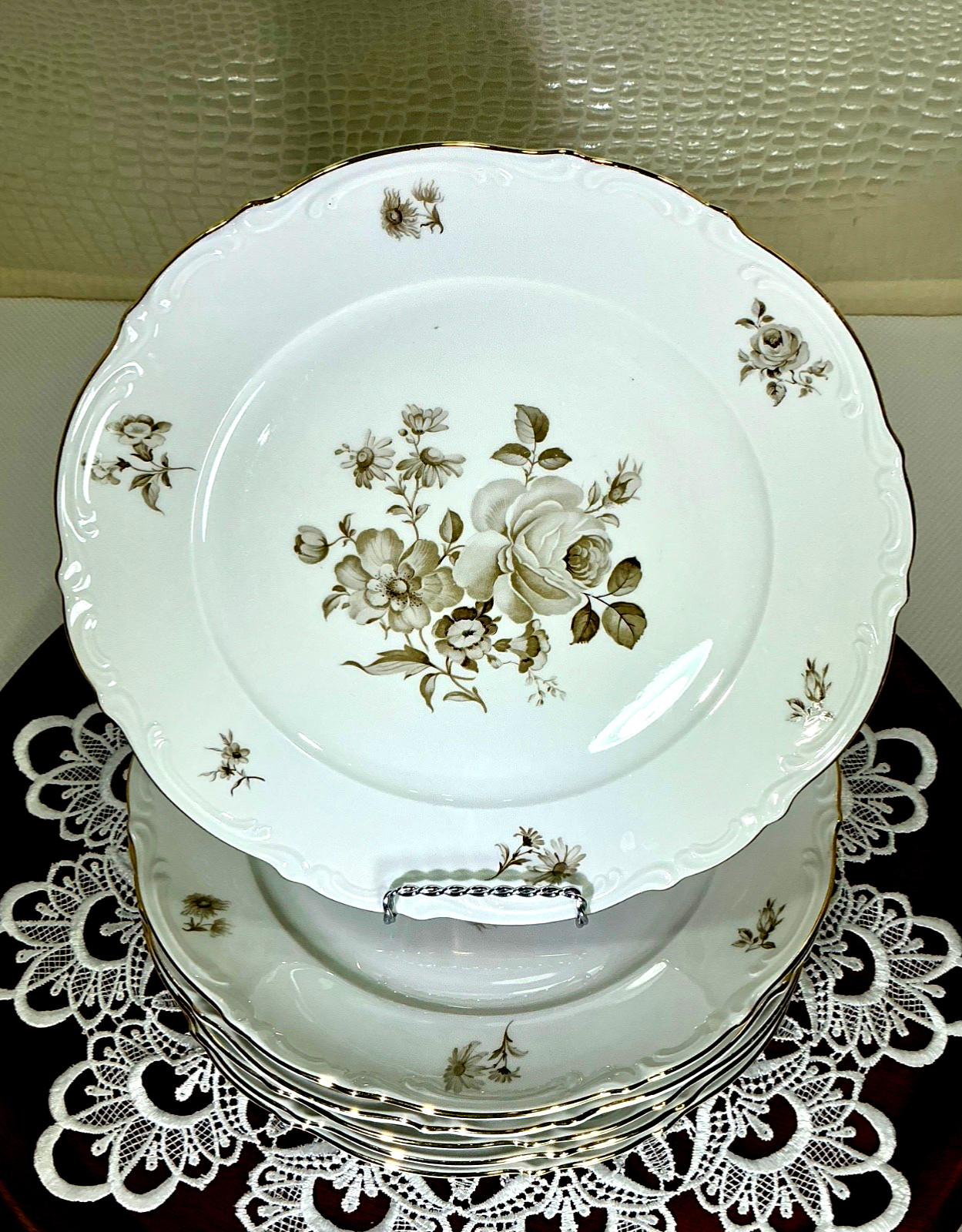 Mitterteich Charming Barbara 10 1/2” Set of 6 Dinner Plates 1949-1959 Germany