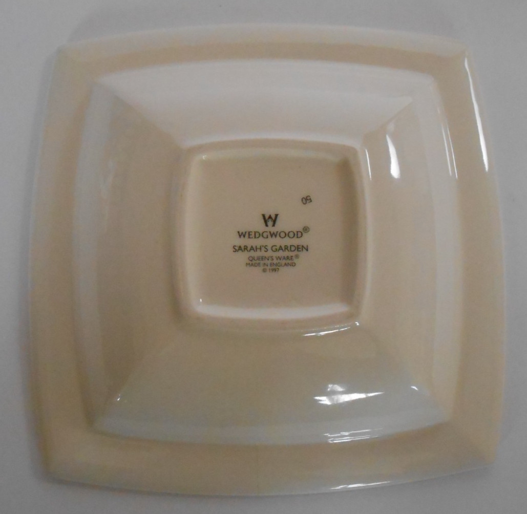 1997 Wedgwood Sarah’s Garden PineCone 6″ Candy Dish & 4″ Candy Dish Queen’s Ware