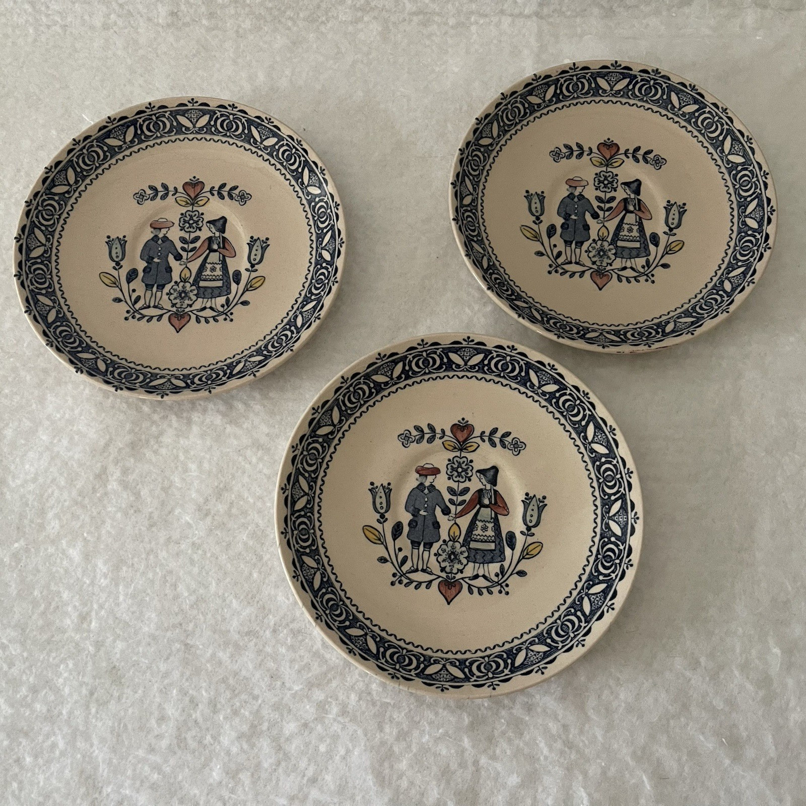 Johnson Bros Staffordshire Ironstone Saucer Set 3 Old Granite Hearts & Flowers