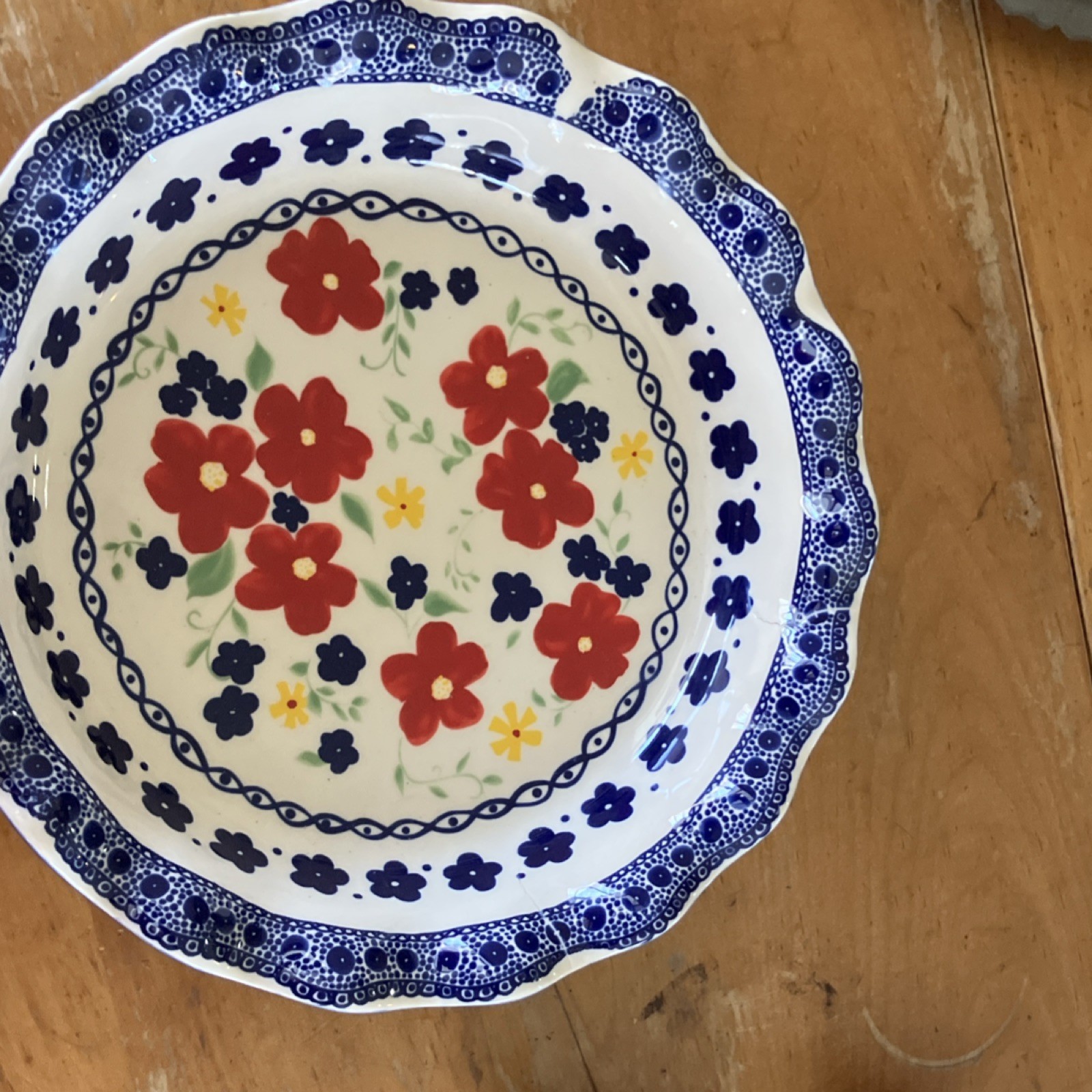 Ceramic Floral Decorative Round Plate with Scalloped Edge and Blue Border