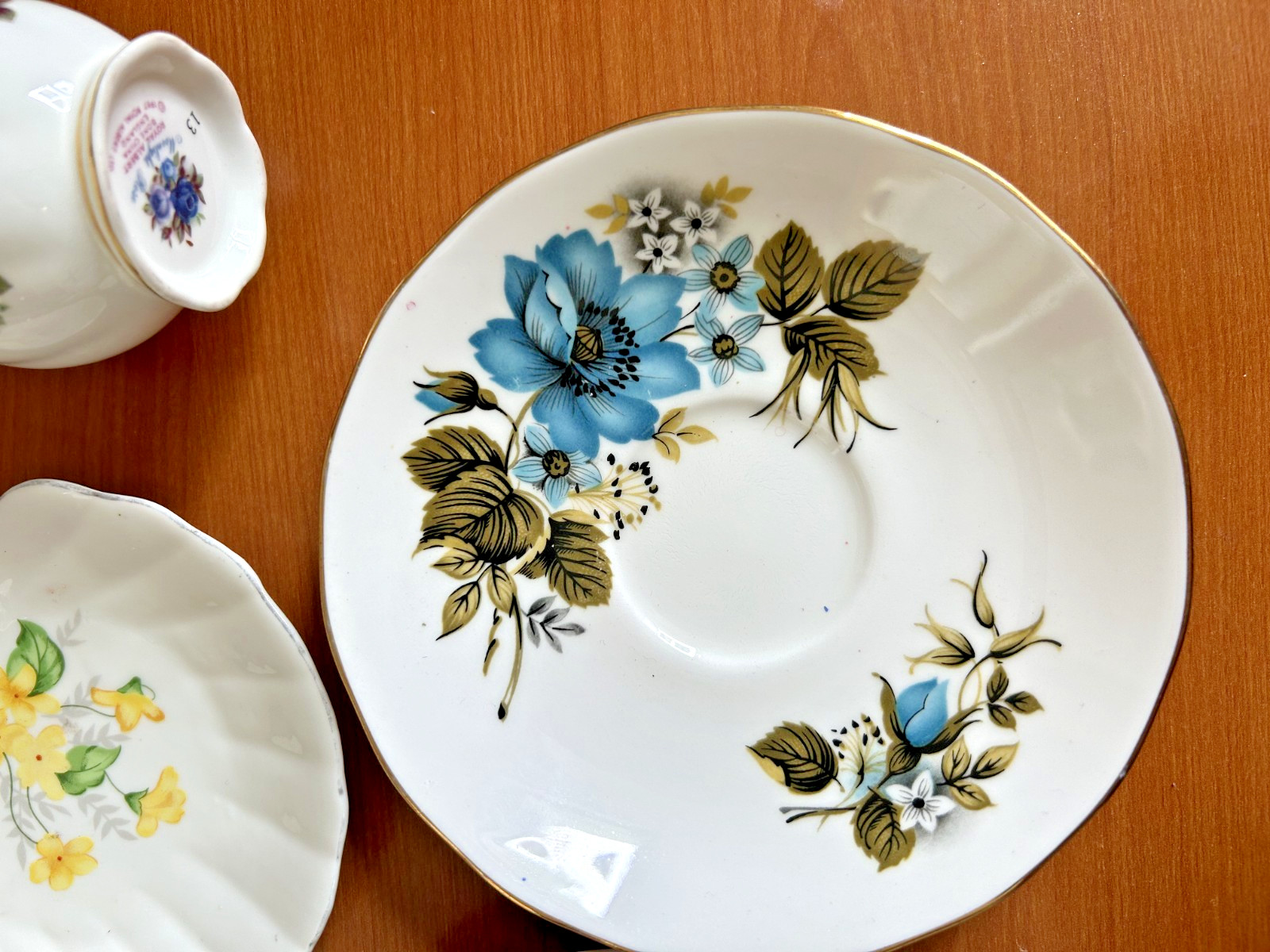 Lot of 7 Vintage Floral Variety Cottage Core Wall Plates & Small Decor Items