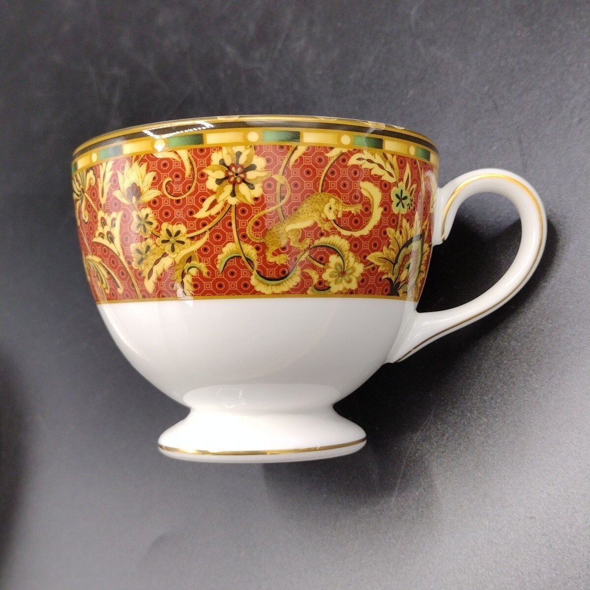 VTG 1997 Wedgewood Persia China 2¾” Leigh Shape Footed Teacup and Saucer England