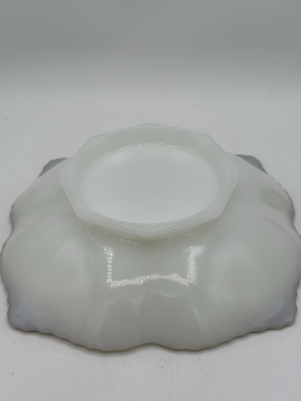 ANCHOR HOCKING FIRE KING MILK GLASS GRAPES PEDESTAL 10″ SQUARE BOWL Gold Trim