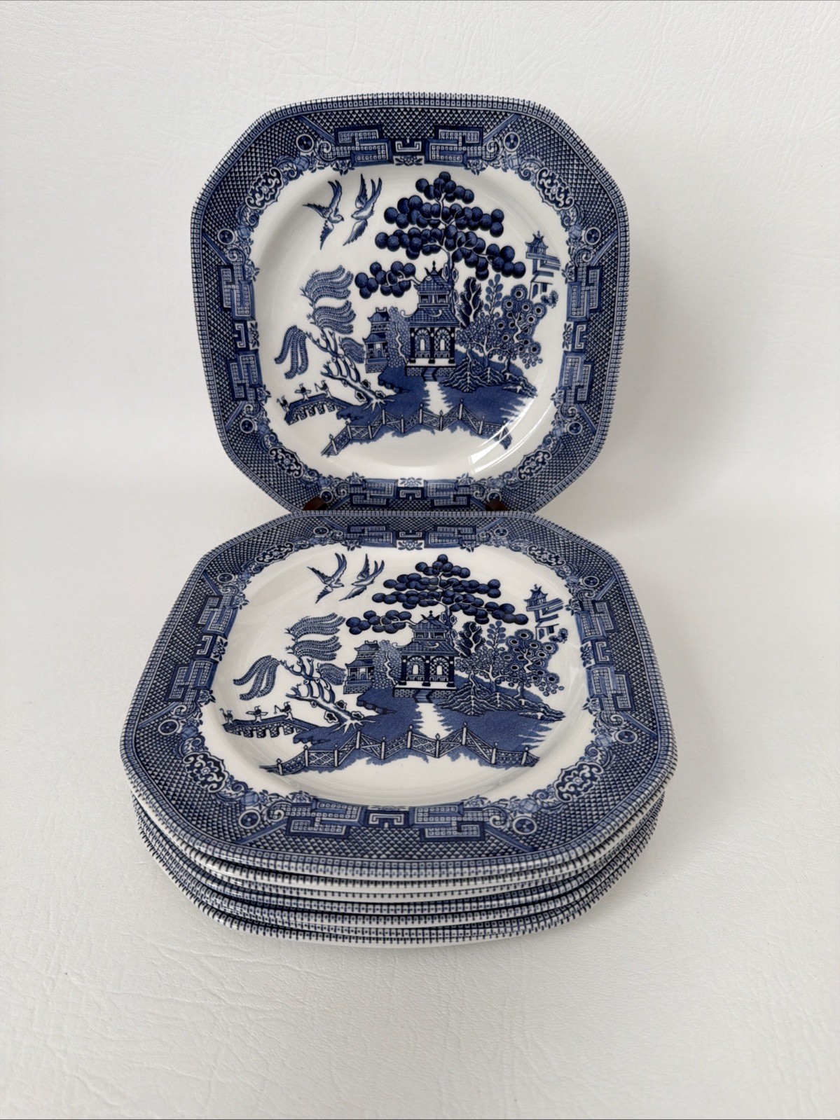 Set of 8 Johnson Bros BLUE WILLOW 7.75″ Square Ceramic Porcelain Plates England
