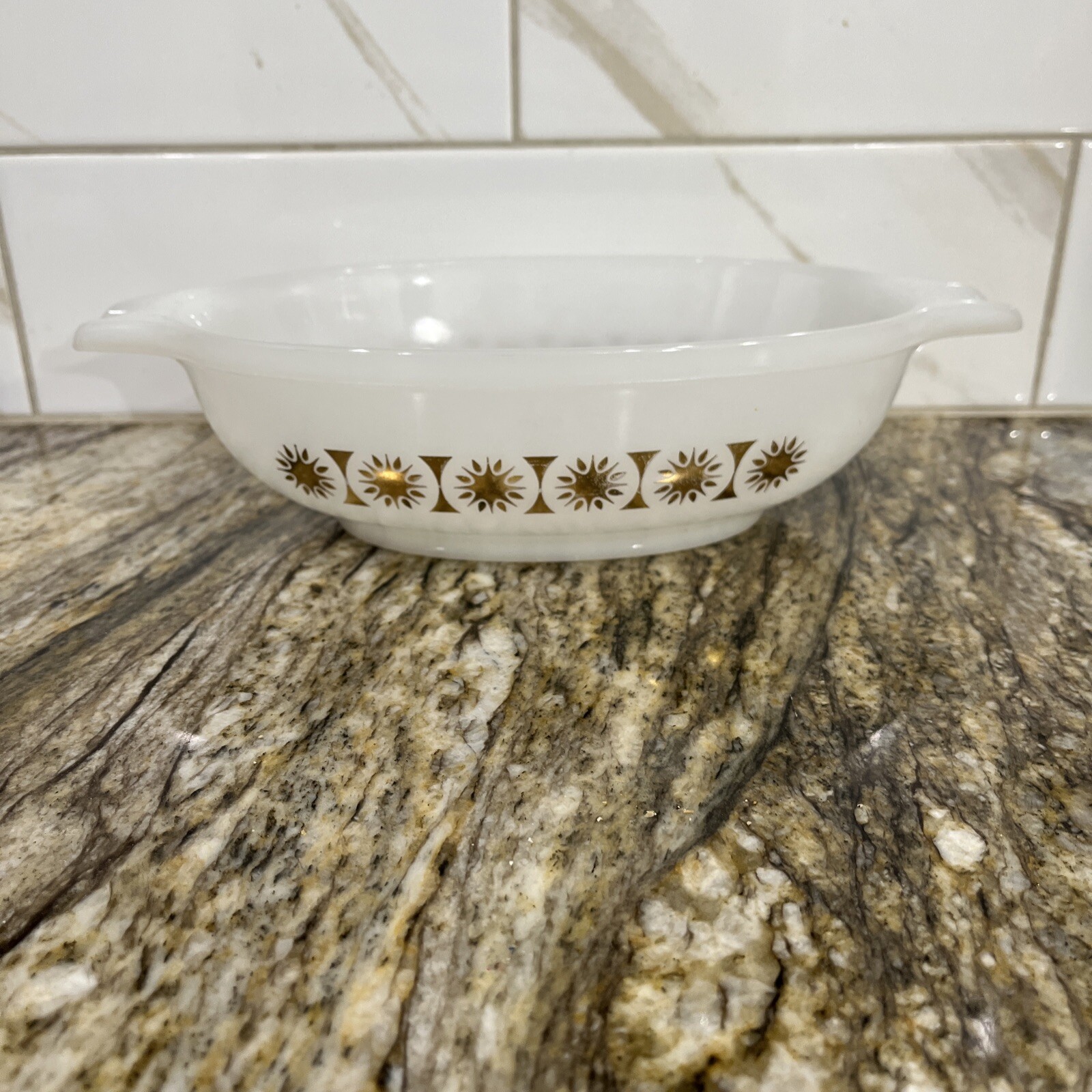 VINTAGE GLASBAKE Casserole Dish McKee 1 Qt Oval White W/Gold Pattern J2274 Chip