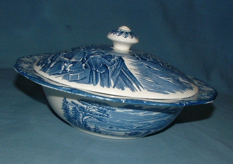 LIBERTY BLUE “BOSTON TEA PARTY” COVERED SERVING BOWL – HISTORIC COLONIAL SCENES