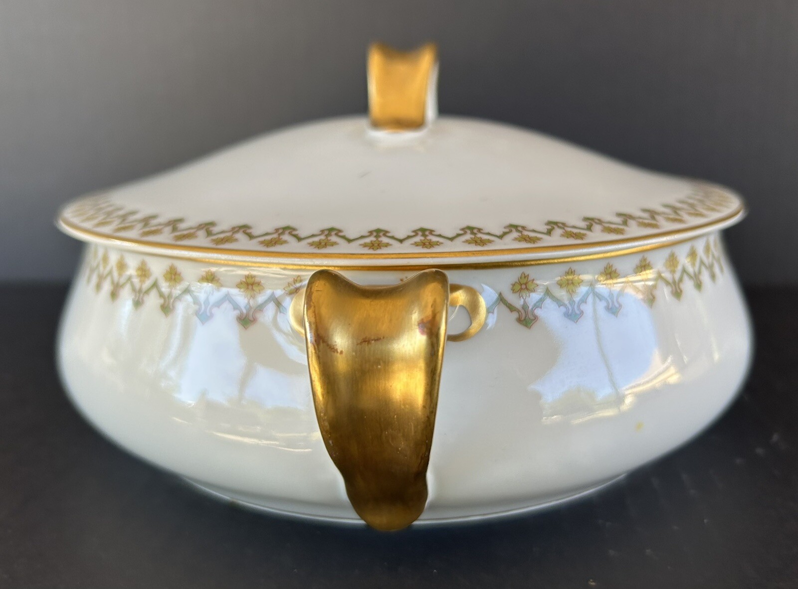 Haviland Limoges Round Covered Vegetable Dish Schleiger 570