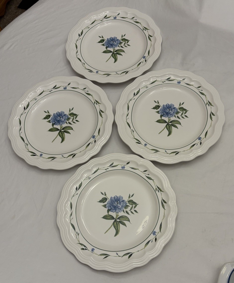 Envogue Elderose Porcelain Dinner Plates Blue Floral Scalloped Rim Set Of 4 NEW