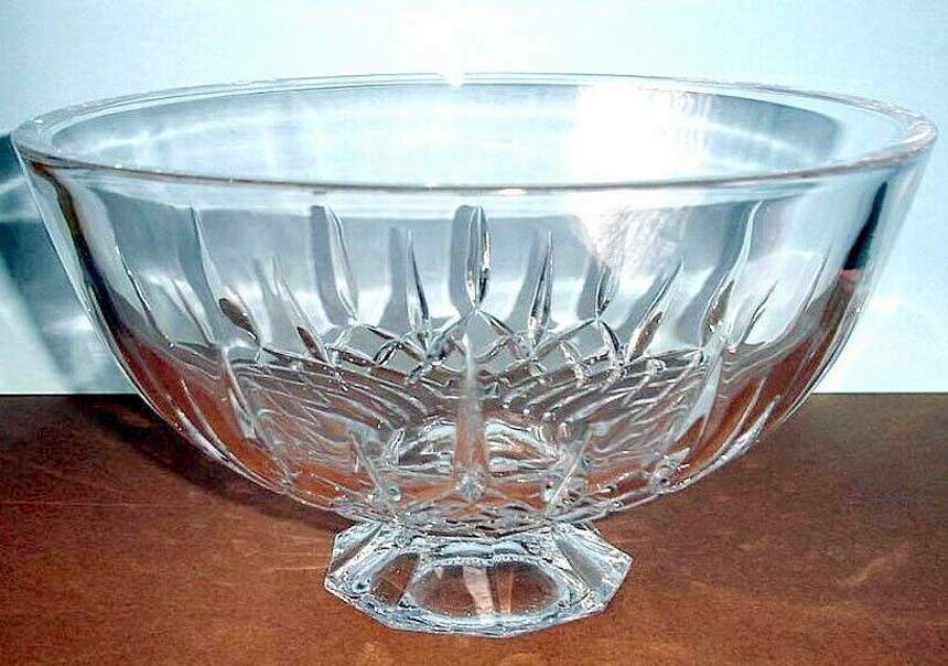 New Vera Wang Fidelity Footed 10″ Crystal Bowl Vertical Cuts Wedgwood Germany