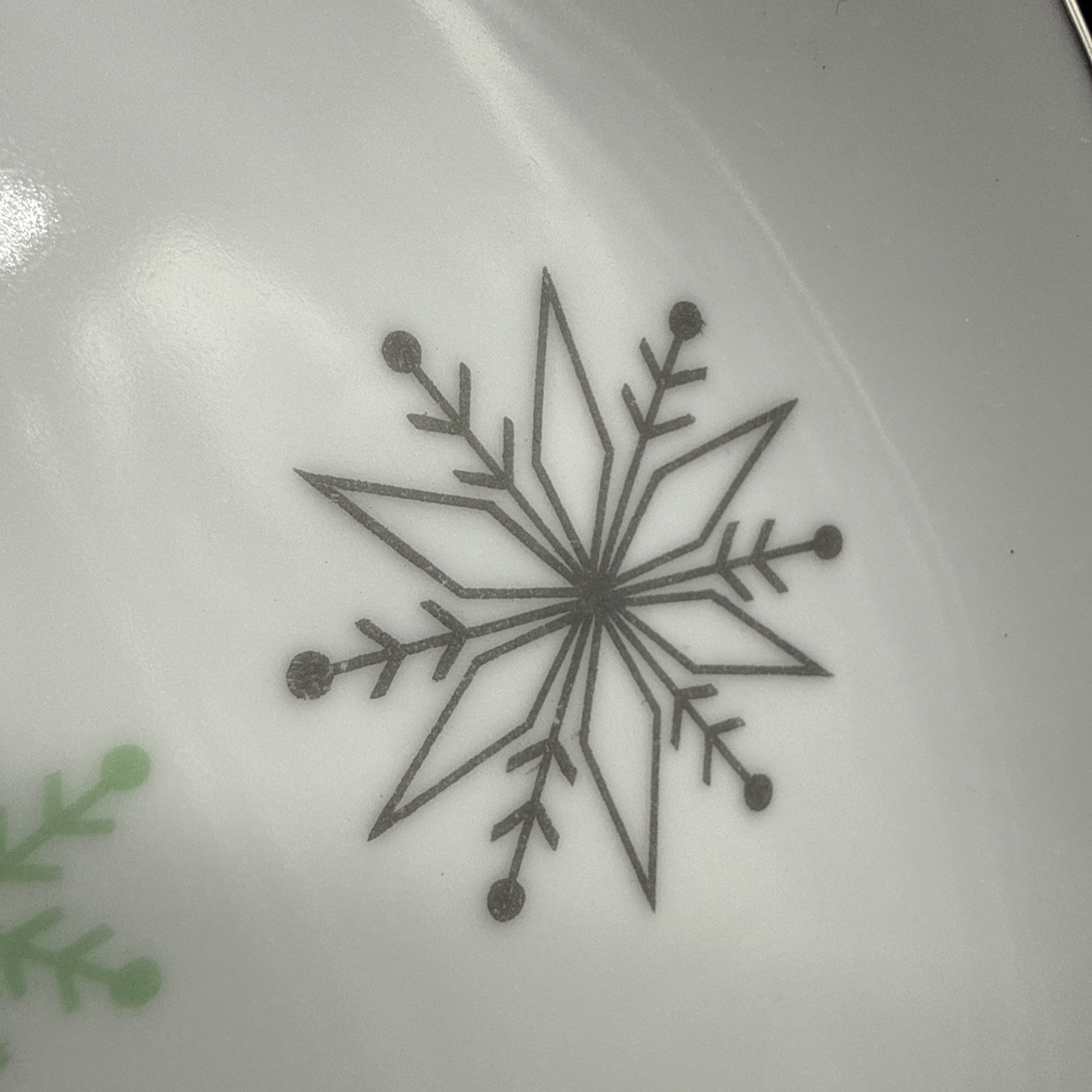 Fine china dinnerware set in ‘Snowflake’ pattern by Harmony House