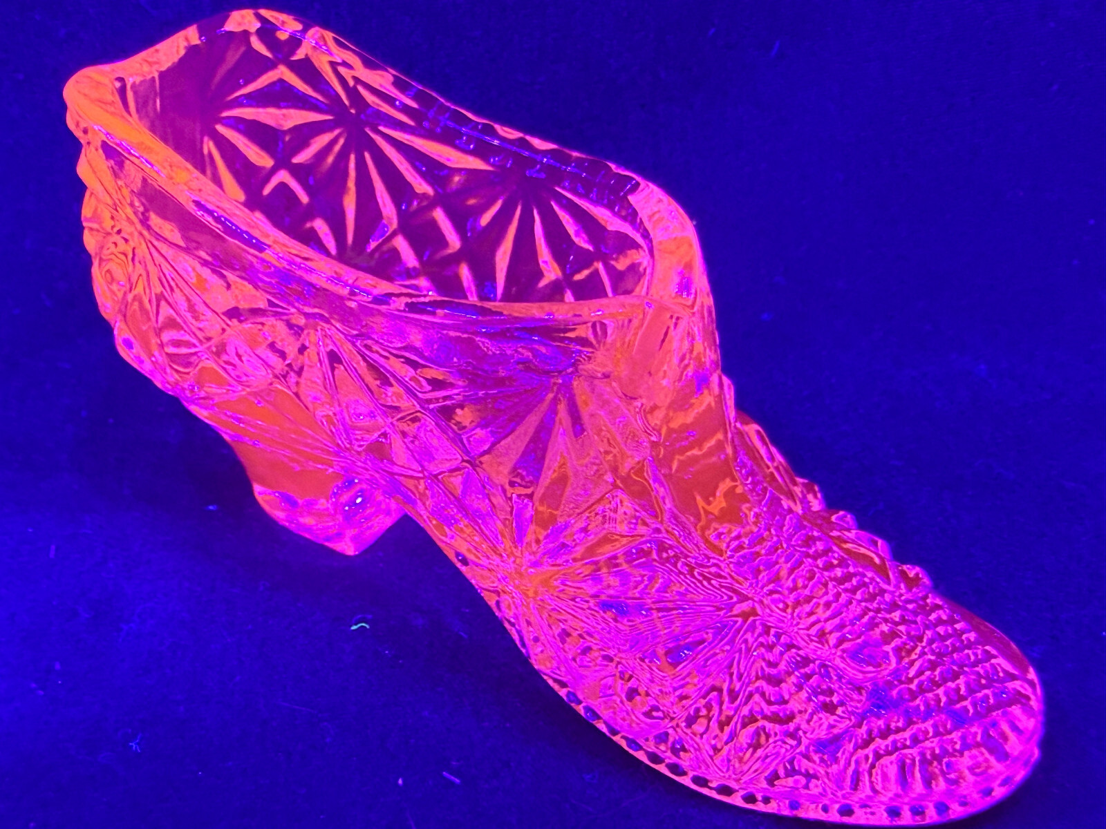 Green Vaseline glass floral shoe slipper boot uranium daisy & button pattern art