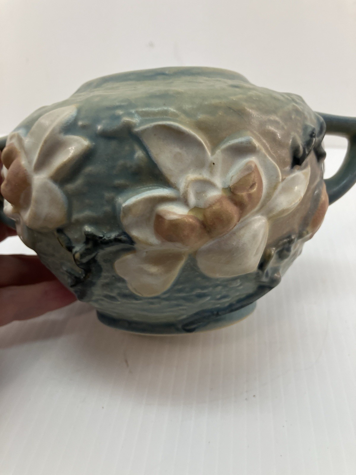 Vintage ROSEVILLE MAGNOLIA BLUE #446-4 ART POTTERY DOUBLE HANDLE BOWL 1943