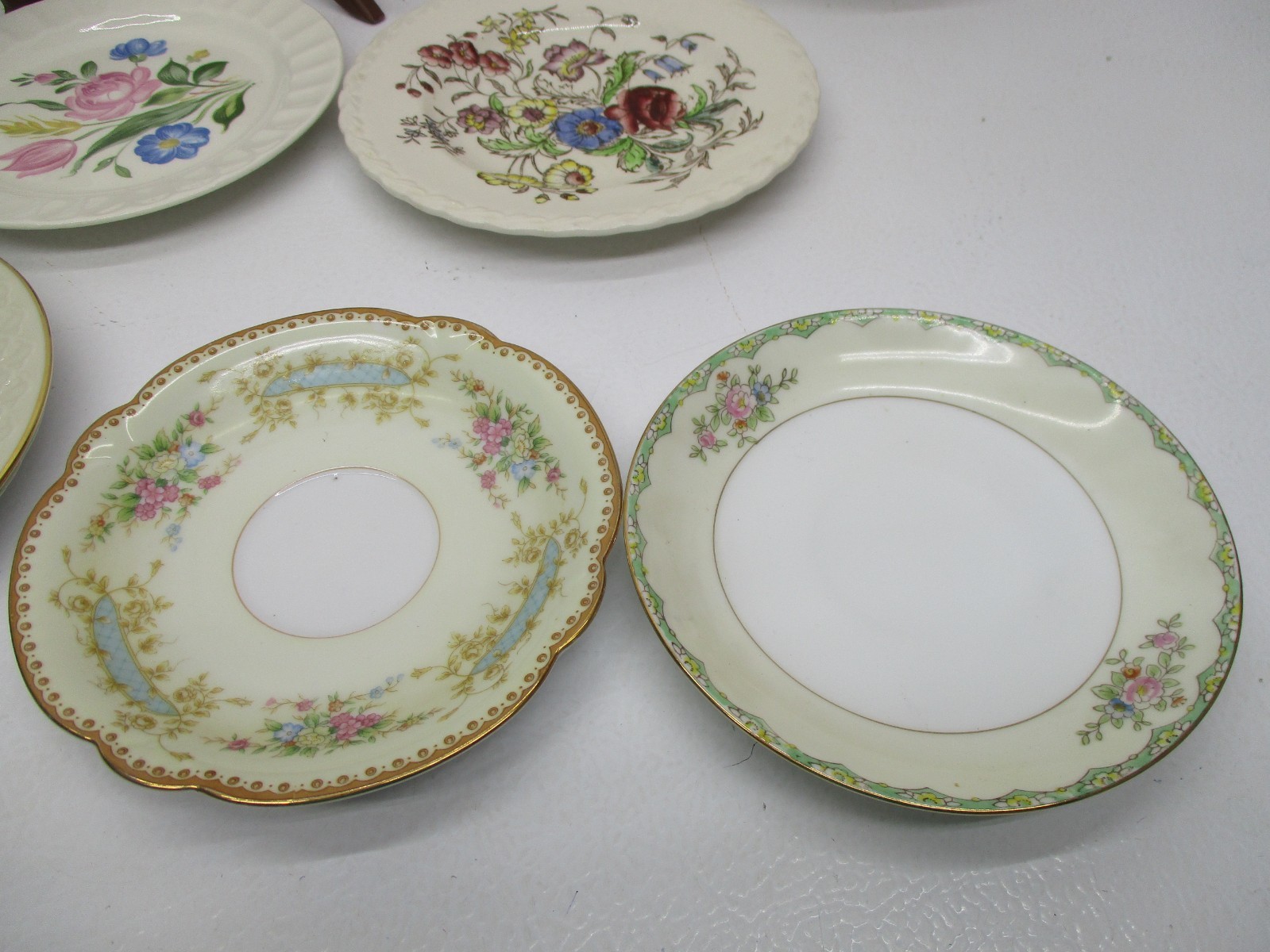 Vtg Mismatched China (4)BREAD/DESSERT Plates (4)SAUCERS-(2) VEG BOWLS-GRAVY BOAT