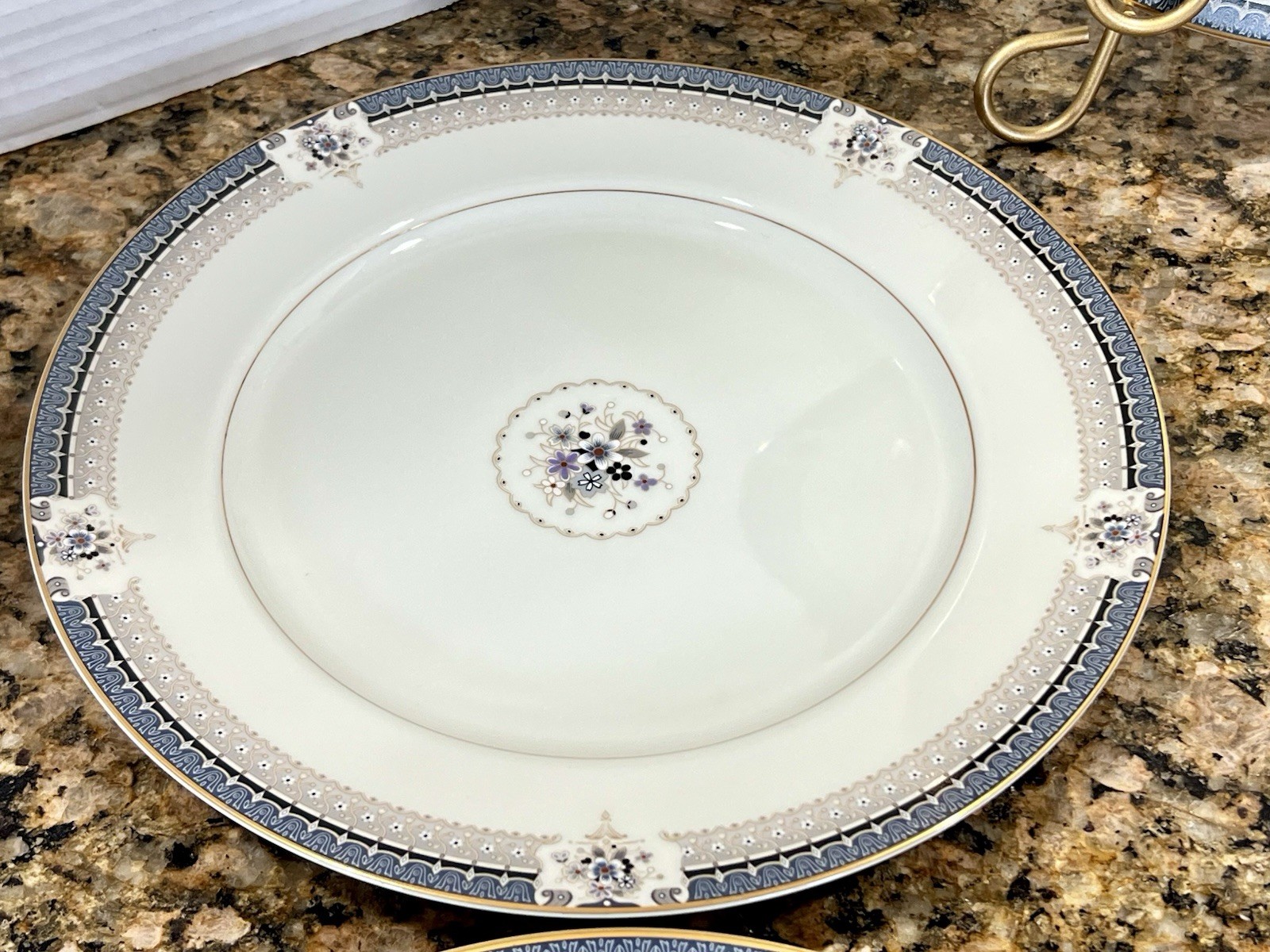 VTG 5 Pc Mikasa Grande Ivory 12 Chop Plate 10-7/8 Floral Porcelain Dinner Plates