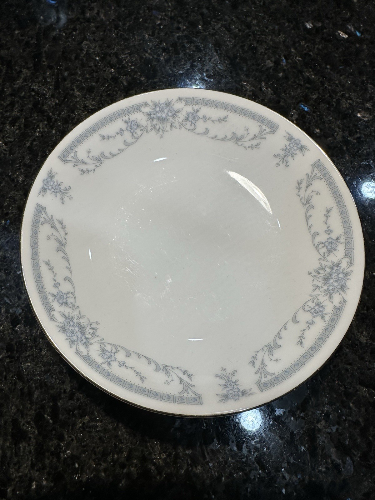 Set of 4 Sheffield Blue Whisper Porcelain China 5 1/2″ Dessert/Berry Bowls Japan