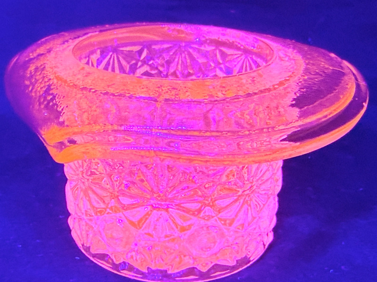 Green Vaseline glass uranium Daisy and button Top hat toothpick holder selenium