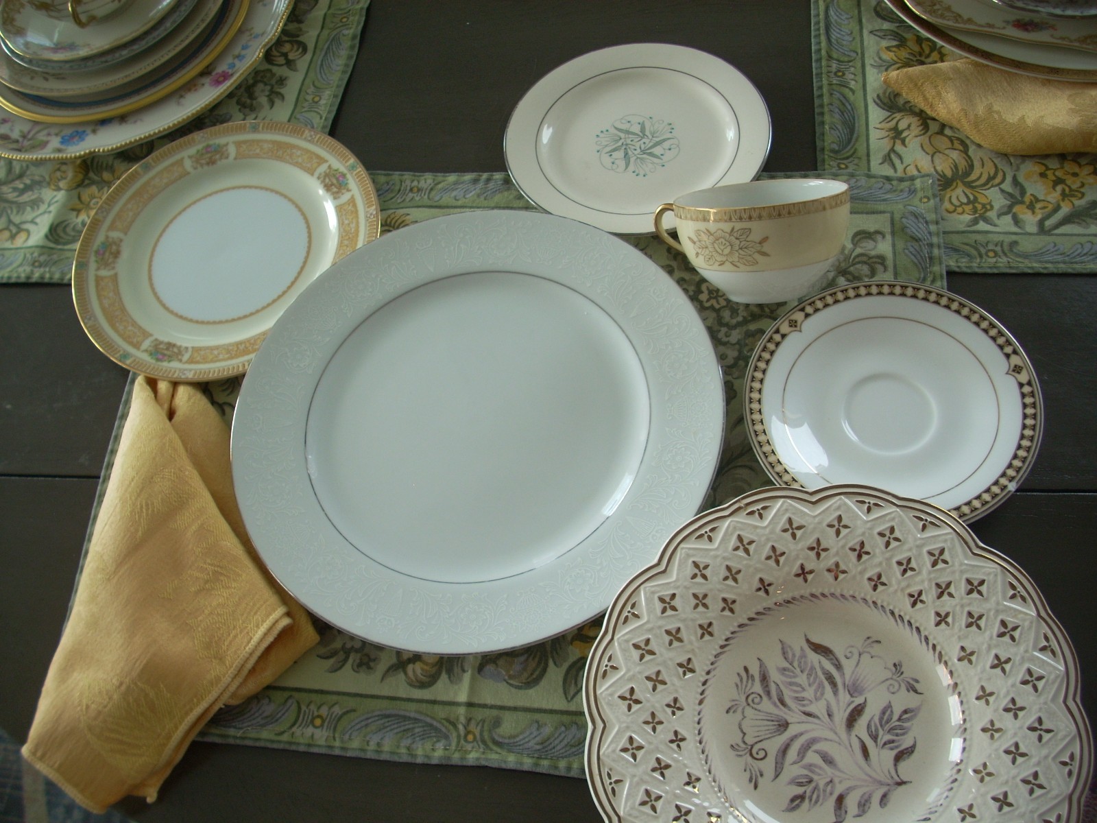 4 Mismatched Place Settings Gold Floral 24 Pc w/napkins placemats Shower Wedding