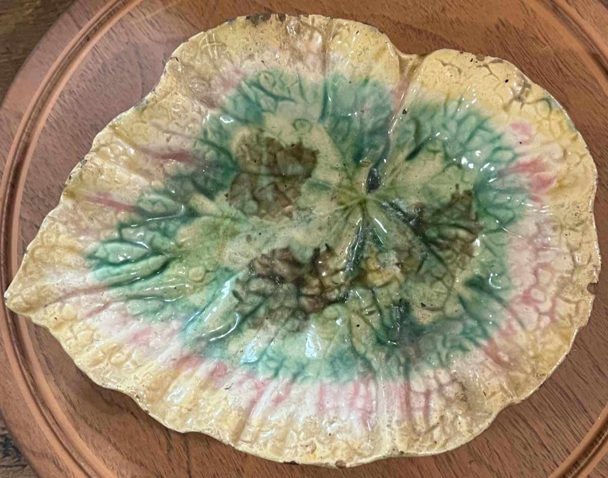 Majolica Etruscan Griffin Smith and Hill Begonia Leaf Plate 8 3/4″ Green Pink