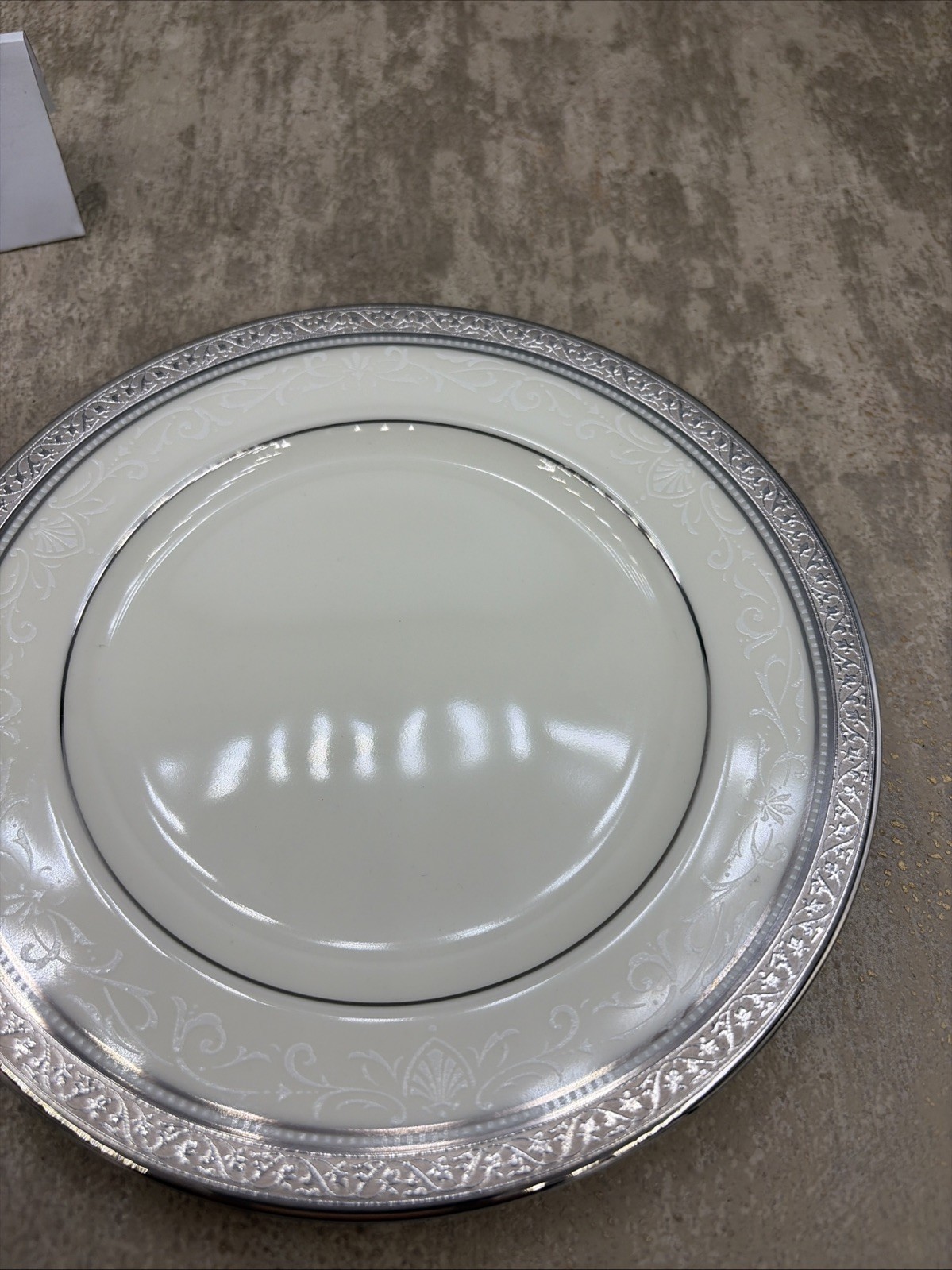 Noritake Ardmore Platinum Set of 2 Bread Plates Set (s) White Embossed Scroll