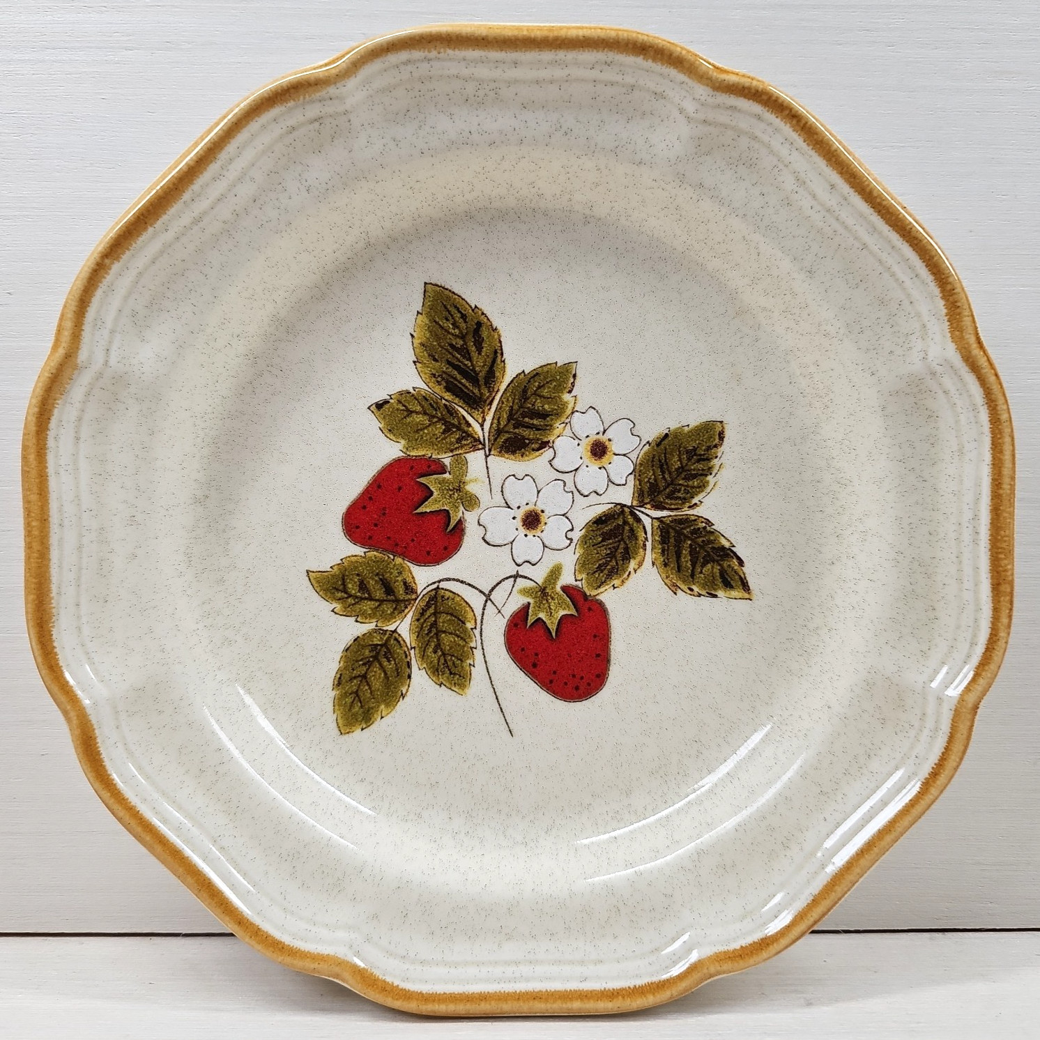 (8) Mikasa Strawberry Festival Salad Plates Set Vinage Fruit Scalloped Retro Lot
