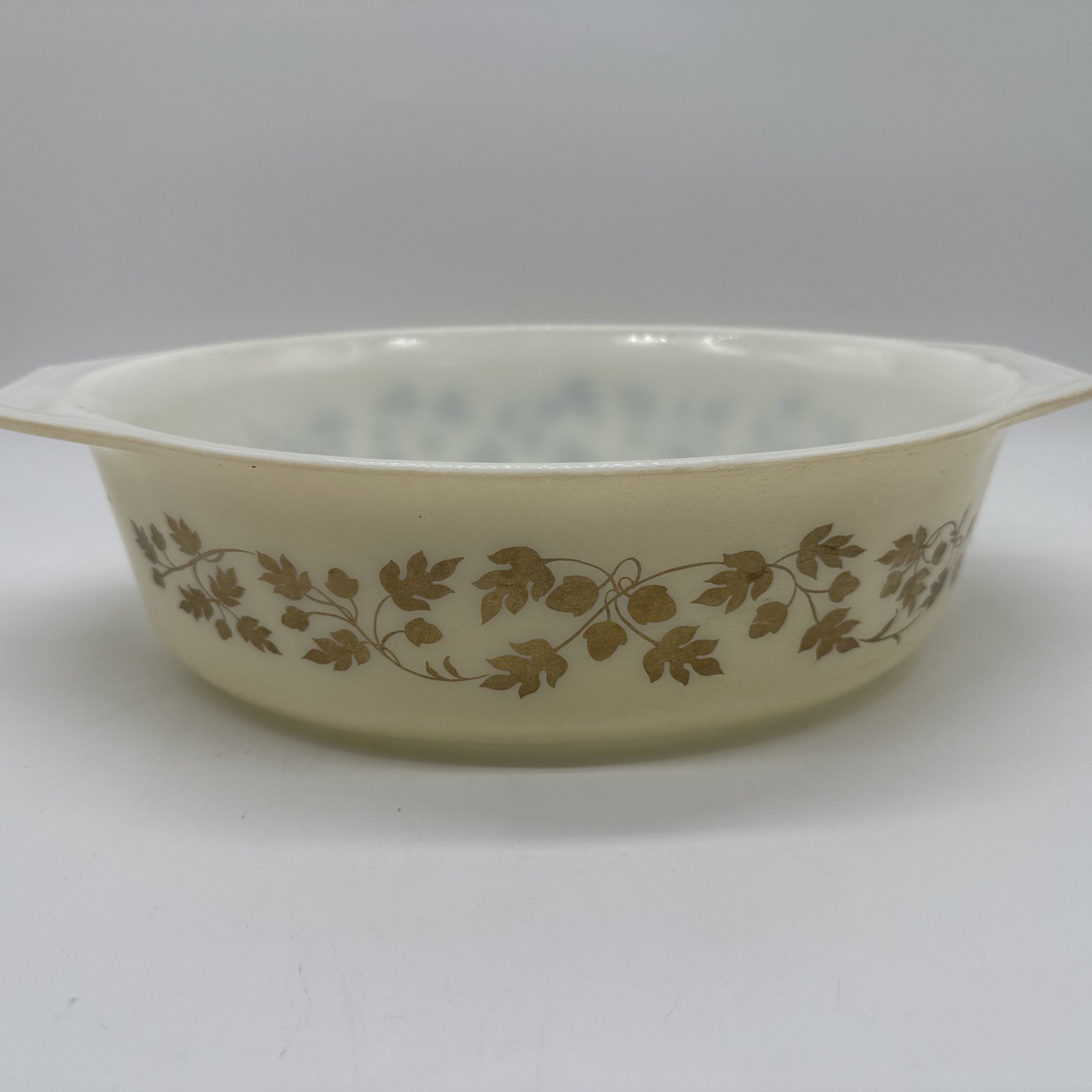 VTG Pyrex Golden Acorn 2.5 Quart Casserole Dish No Lid