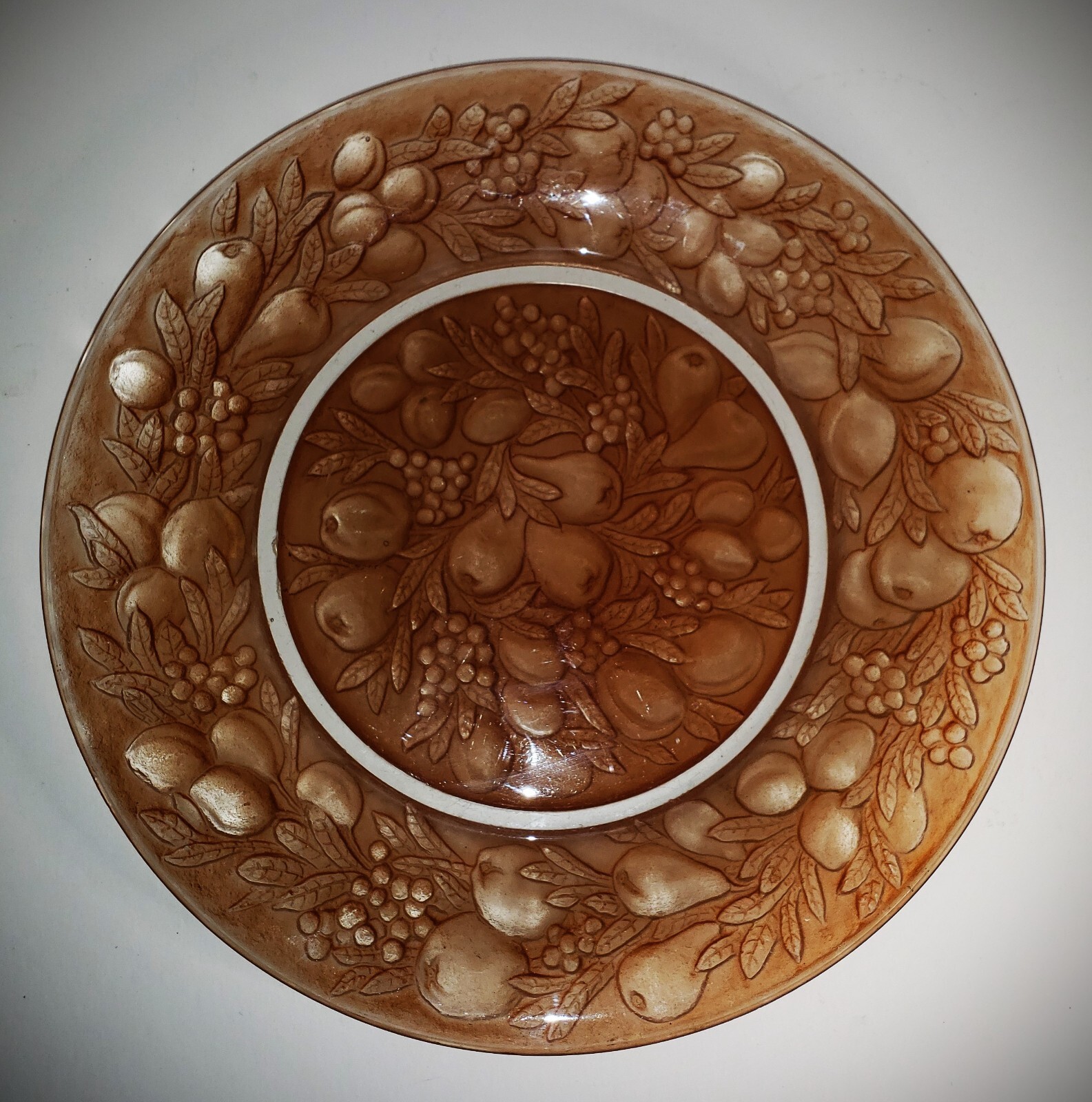 SCARCE 1934 ART DECO Sculpted Art Glass DELLA ROBBIA CHARGER / PLATER Amber Wash