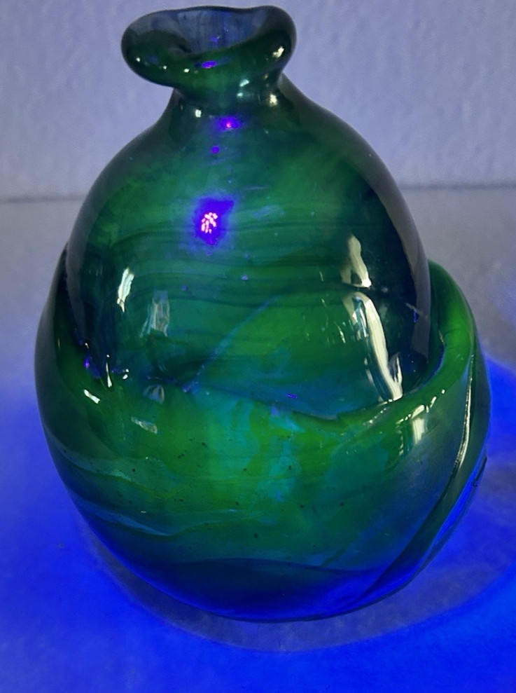 Uranium glass bottle glass blob Uranium green glass glow