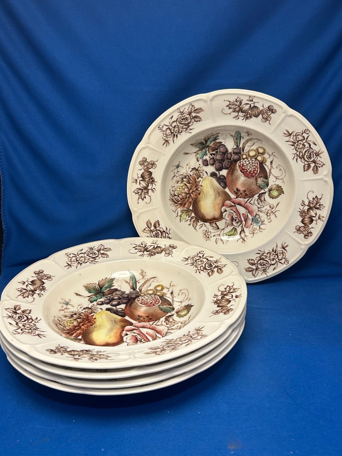 JOHNSON BROS WINDSOR WARE, WINDSOR FRUIT – SET OF 5 RIMMED SOUP PLATES 8” ENGL.