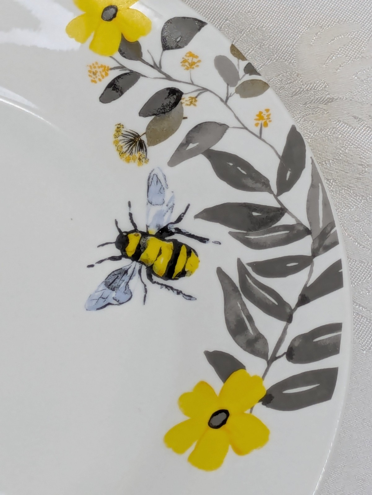 24 ROYAL NORFOLK BUMBLEBEE & FLOWERS Service for 6, Dinner Salad Plate Bowl Mugs