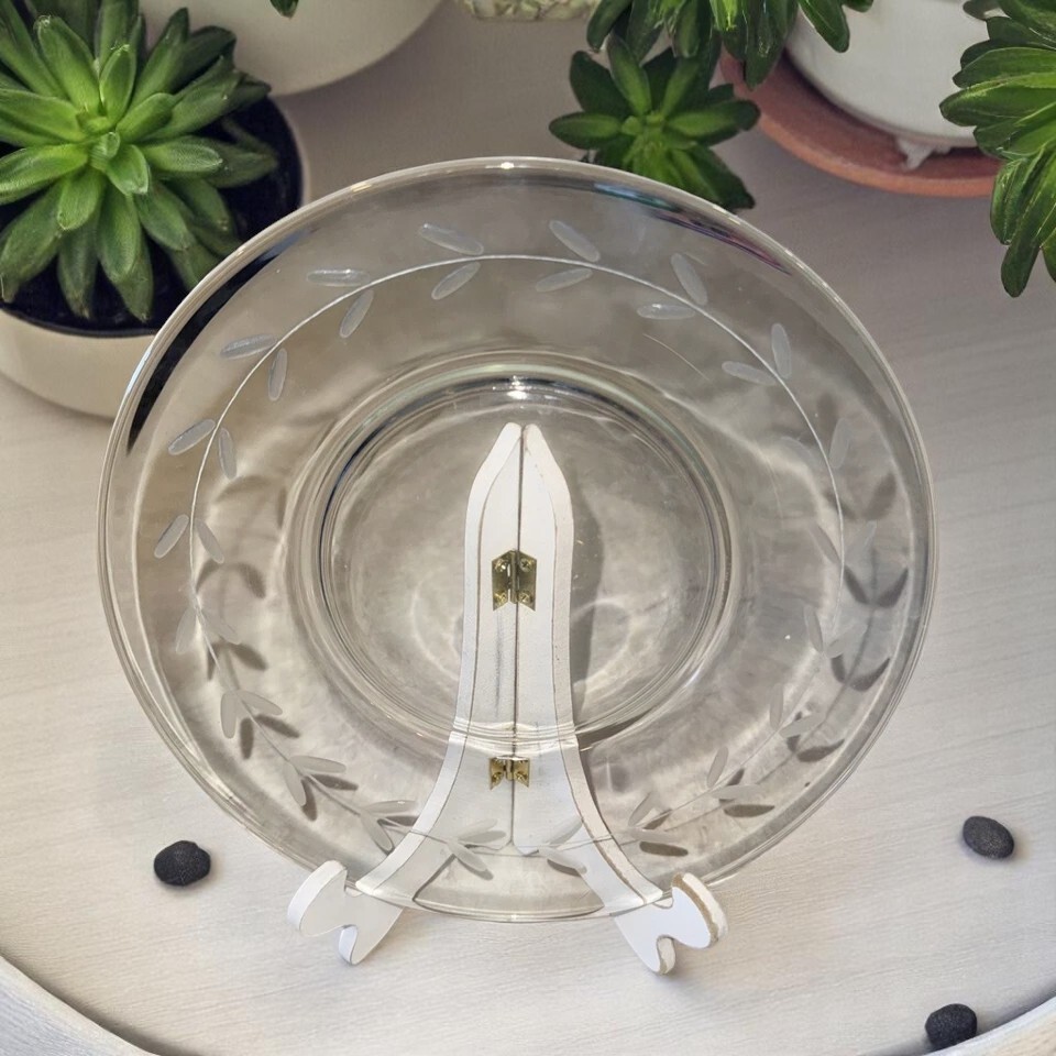 Anchor Hocking Etched Laurel Leaf 8″ Plate Clear Glass