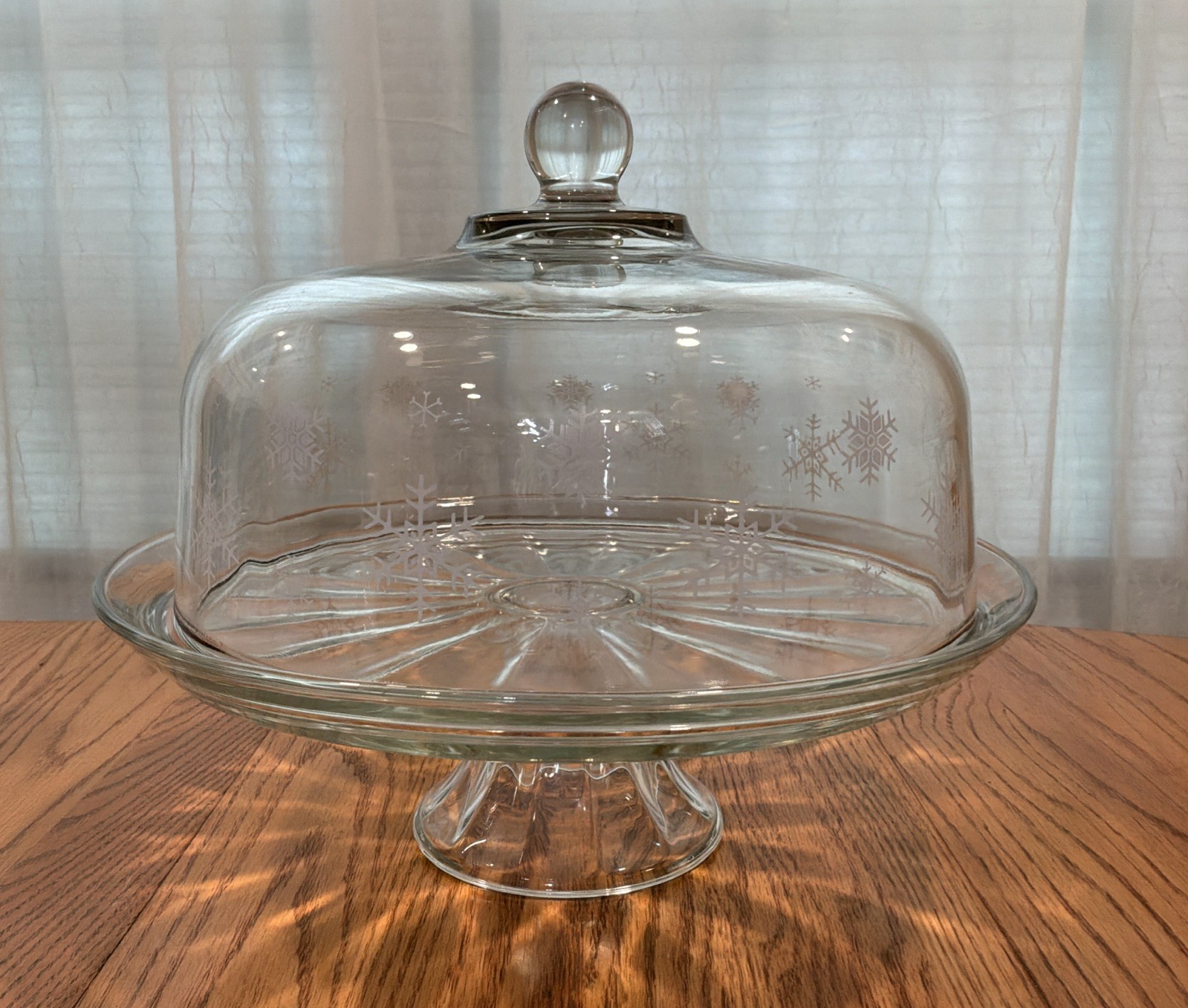 VTG Indiana Glass Elegance, Footed Cake Plate W/ Dome 13” D Sencile Snowflakes
