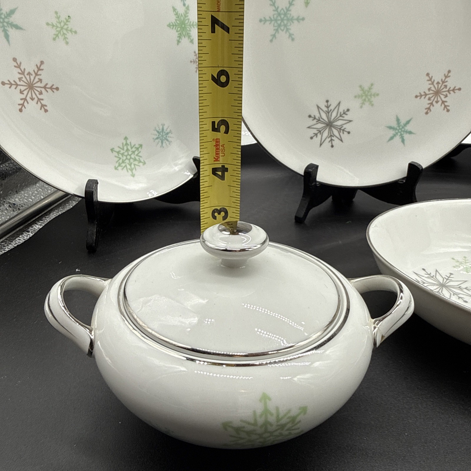 Fine china dinnerware set in ‘Snowflake’ pattern by Harmony House