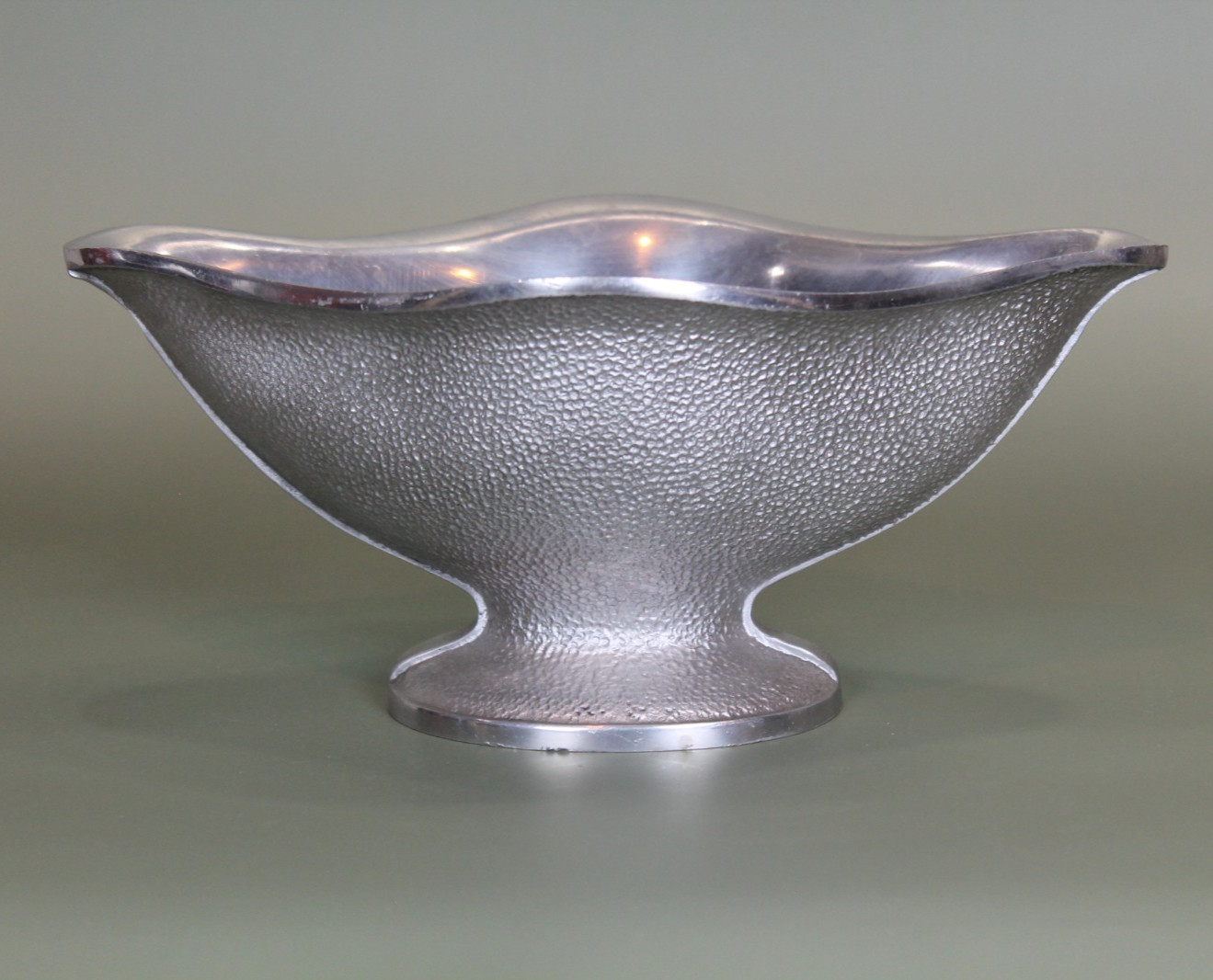 Guardian Service – Cast Aluminum – Gravy Boat – 8 1/4″ L x 4 7/8″ W x 3 5/8″ H