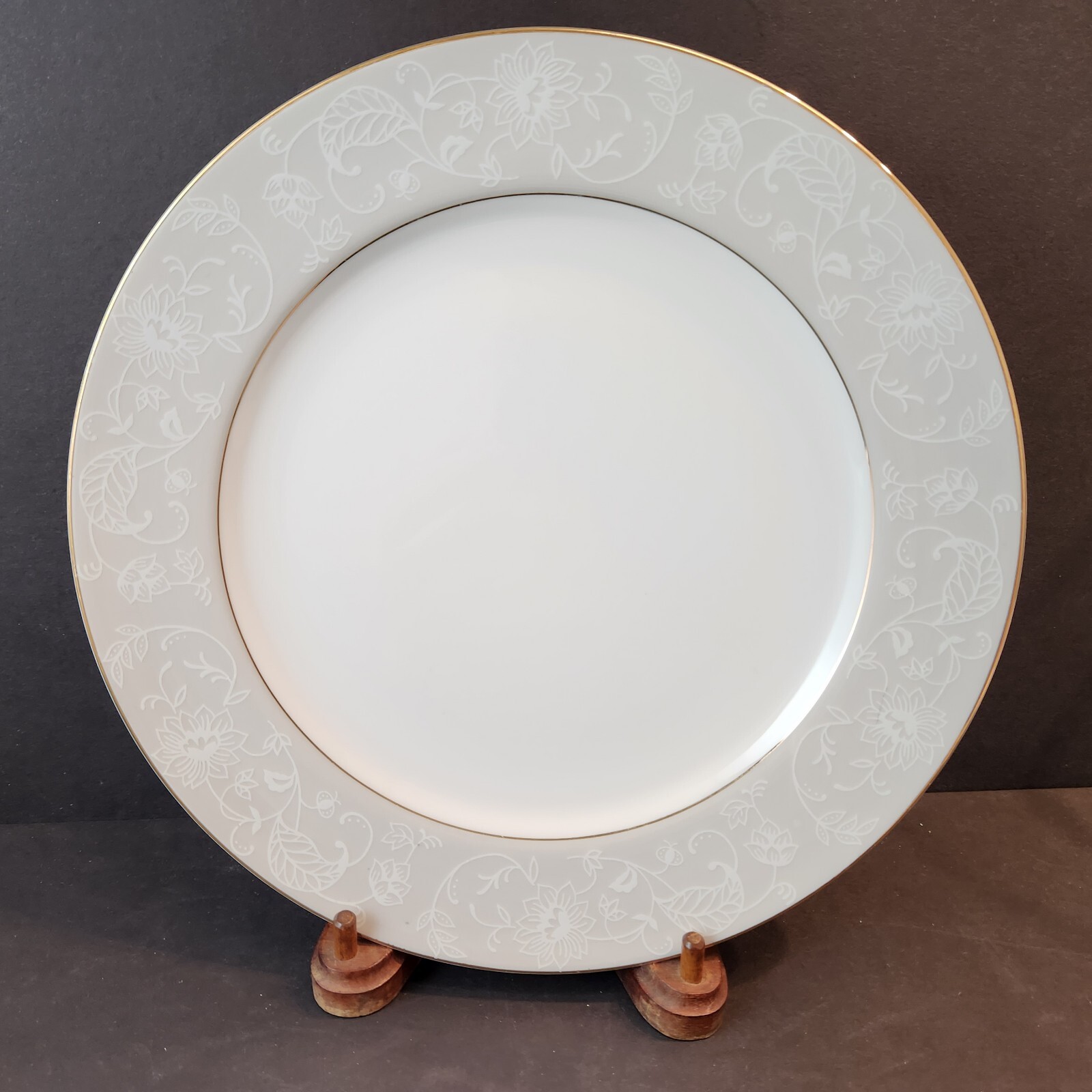 La Belle by Harmony House 10 1/8″ Dinner Plates Set of 2