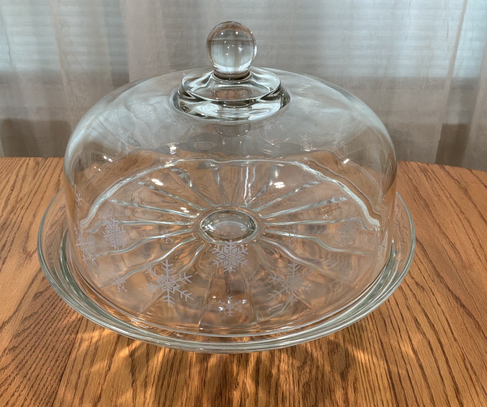 VTG Indiana Glass Elegance, Footed Cake Plate W/ Dome 13” D Sencile Snowflakes