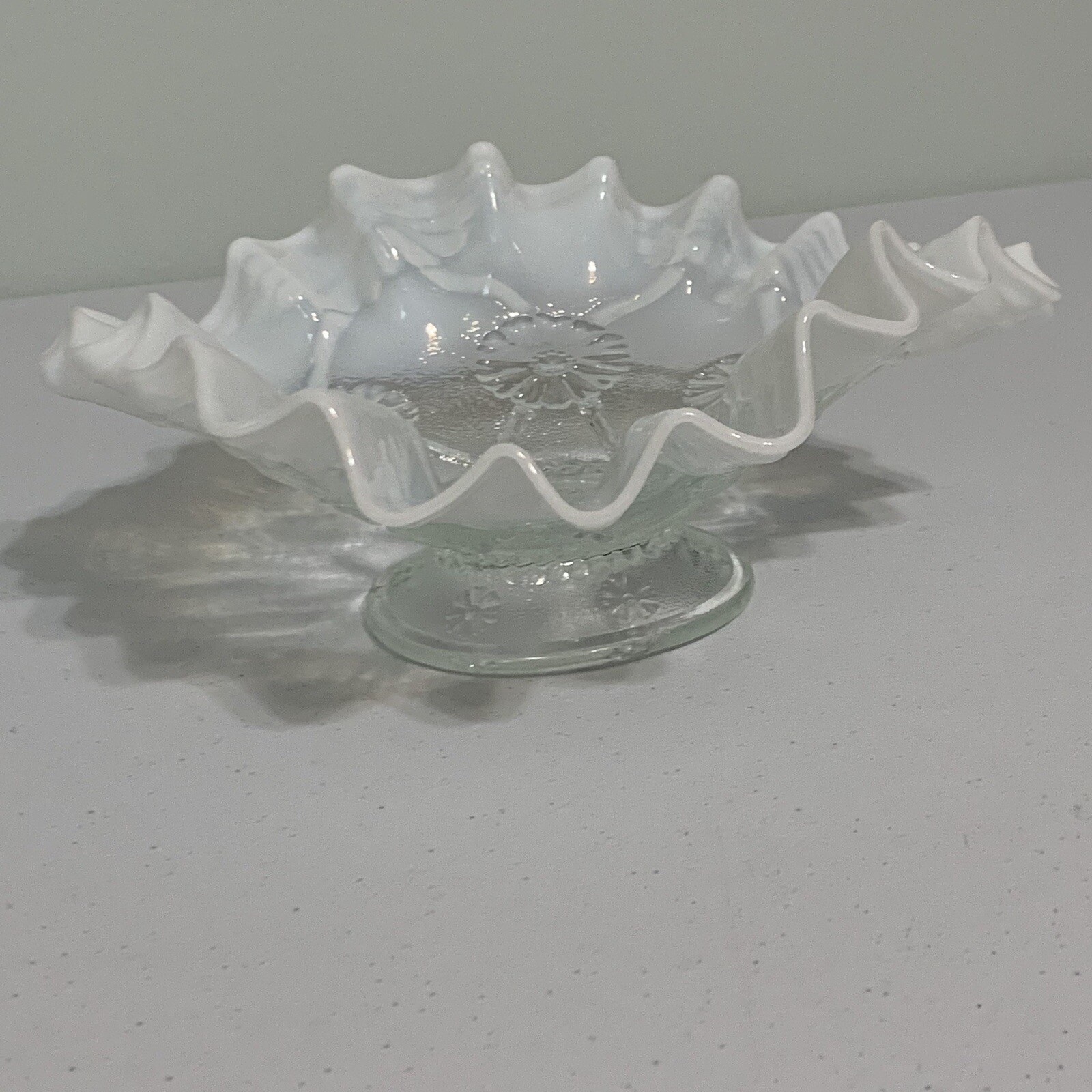 RARE Northwood BLOSSOMS WEB White Opalescent Egyptian Art Deco Glass 8″ Ftd BOWL