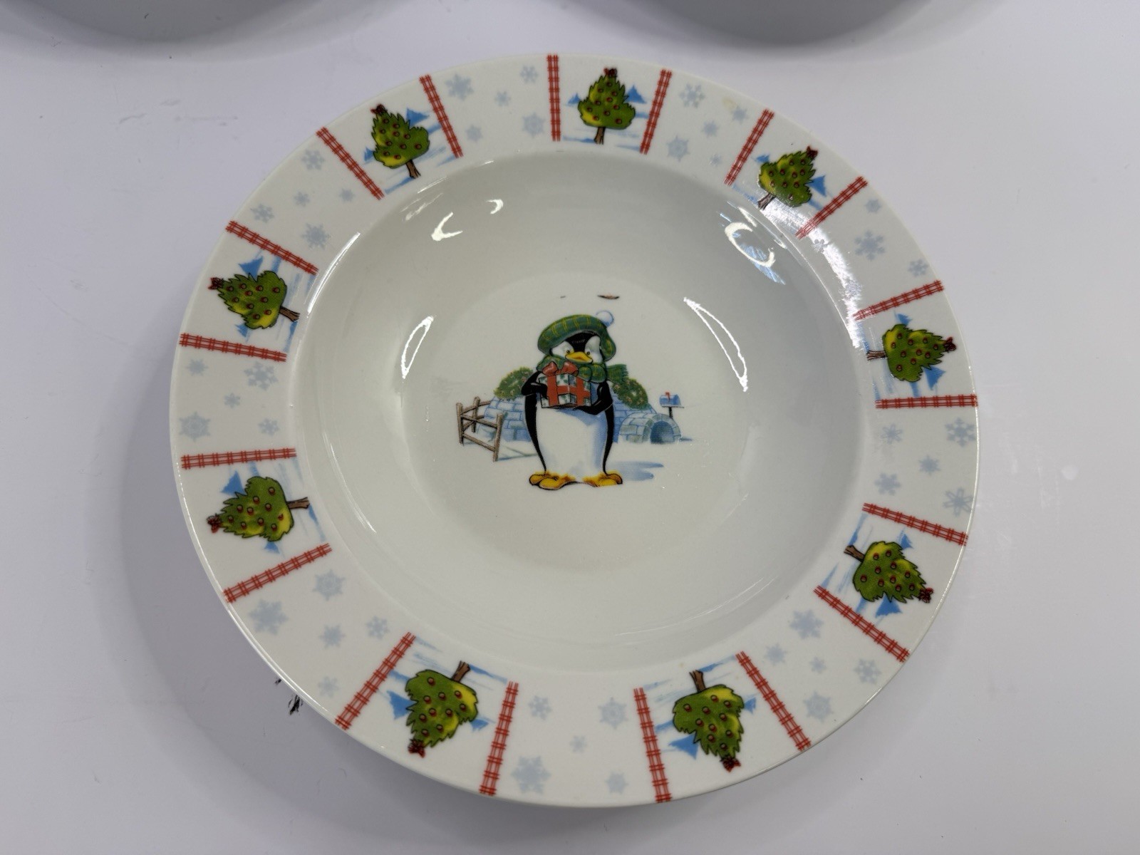 Mulberry Home Collection Penguin Holiday Penguin Rim Soup Bowl 9.5″ 2007
