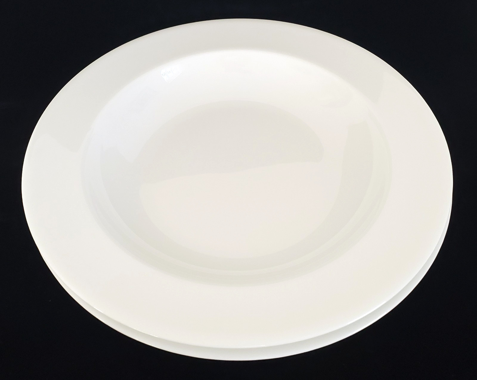 (2) WEDGWOOD BONE CHINA GRAND GOURMET WHITE 11 1/8″ INDIVIDUAL PASTA BOWLS