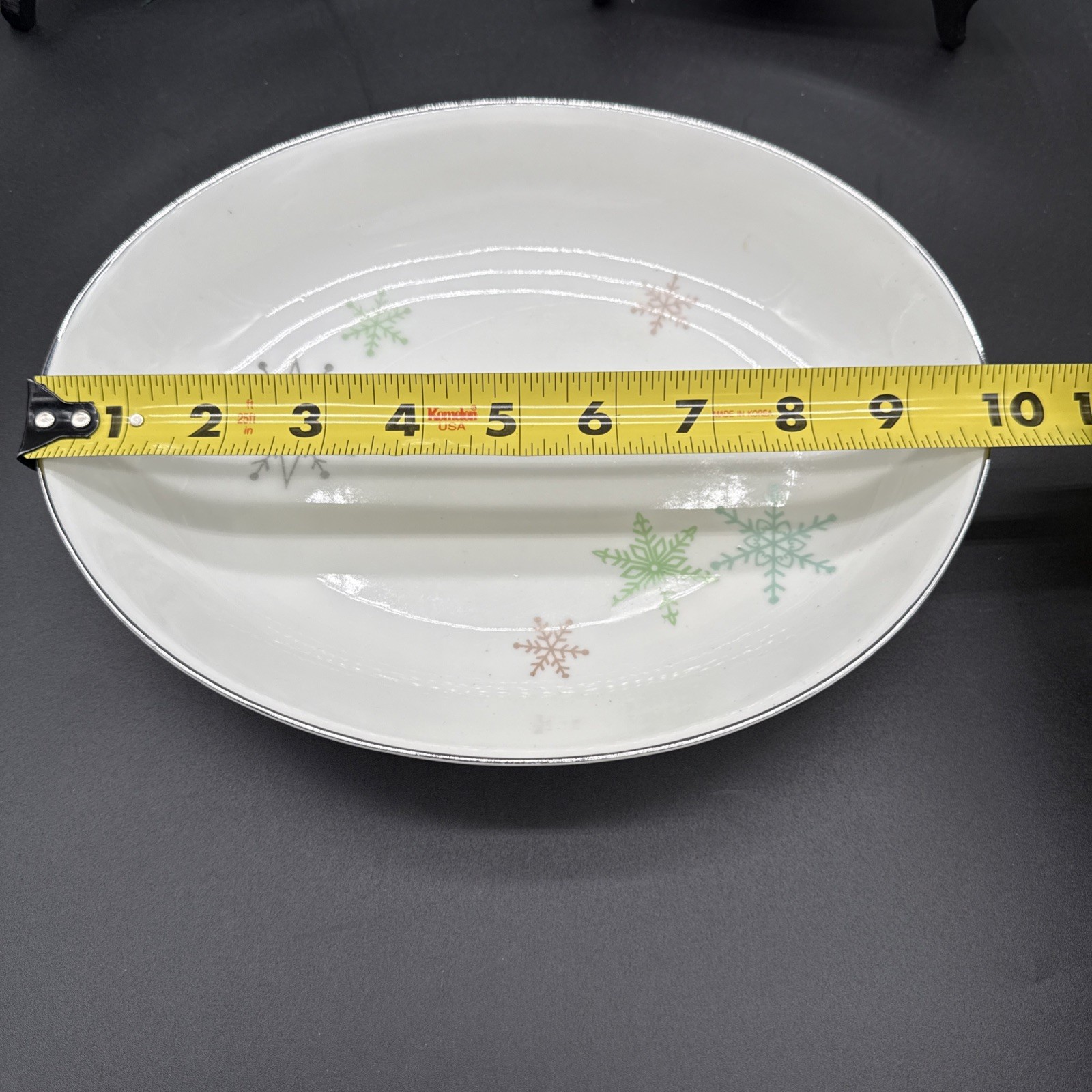 Fine china dinnerware set in ‘Snowflake’ pattern by Harmony House