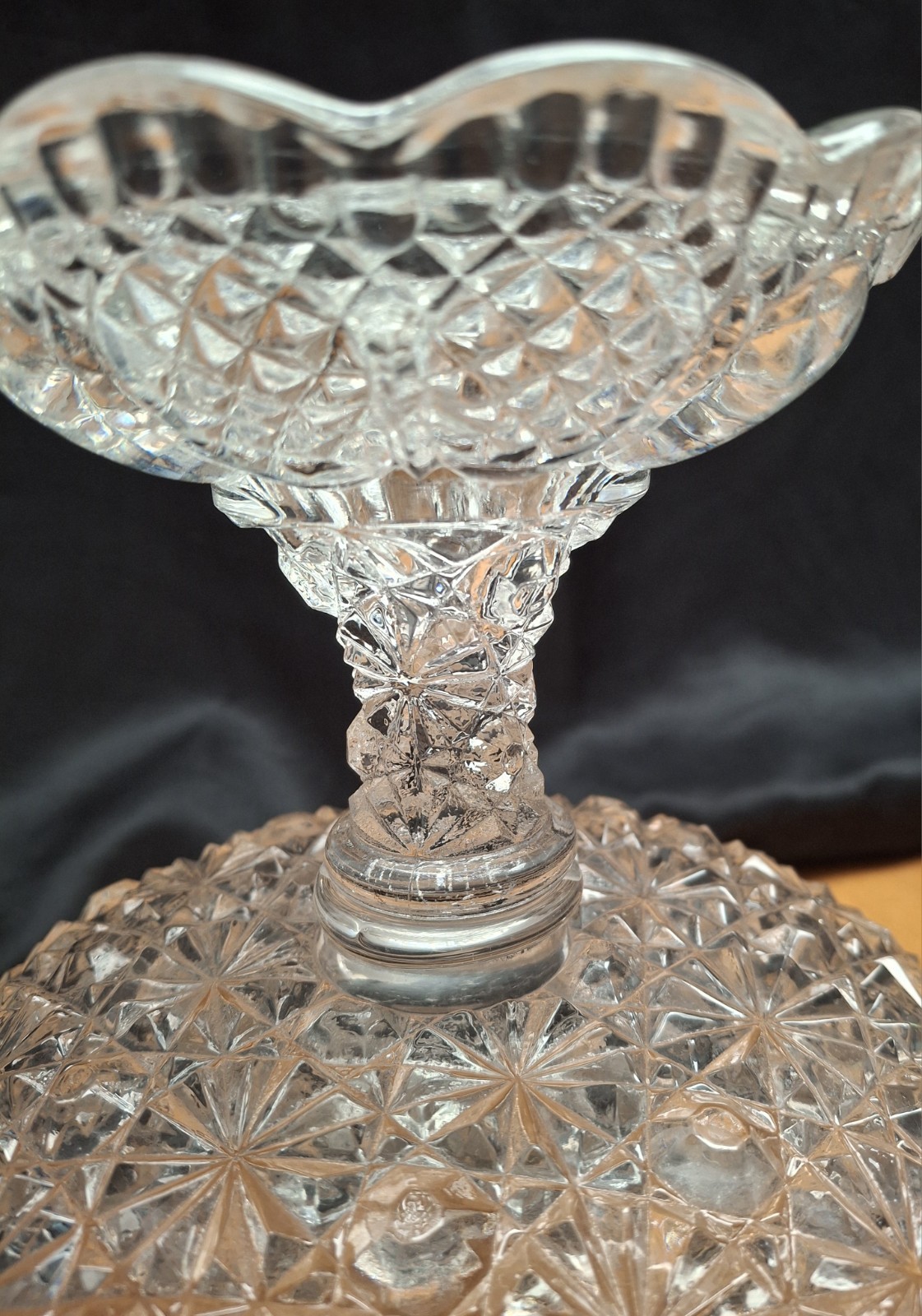 Early AMERICAN BRILLIANT 24 % Crystal Glass Antique Daisy Button Pedestal Bowl