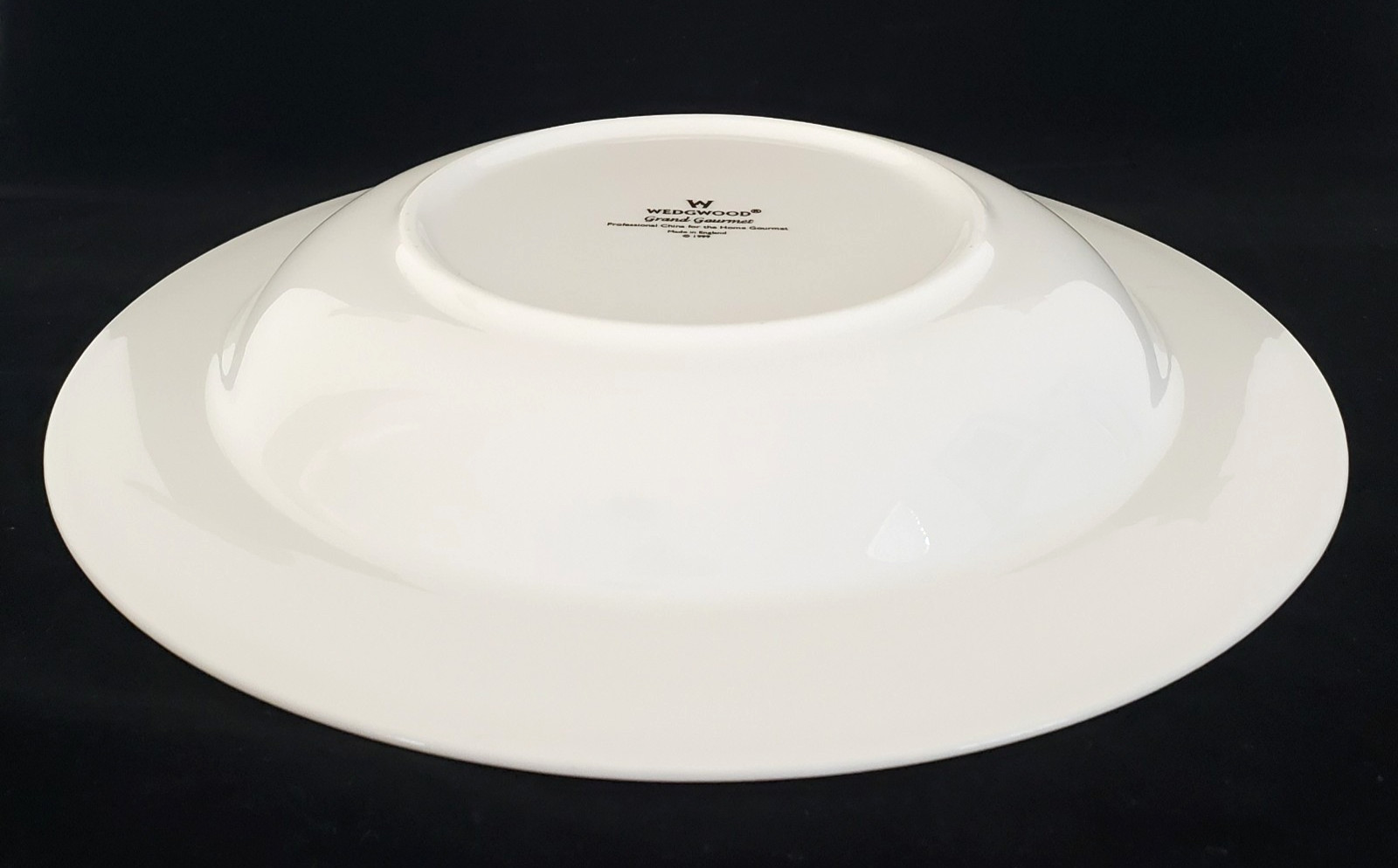 (2) WEDGWOOD BONE CHINA GRAND GOURMET WHITE 11 1/8″ INDIVIDUAL PASTA BOWLS