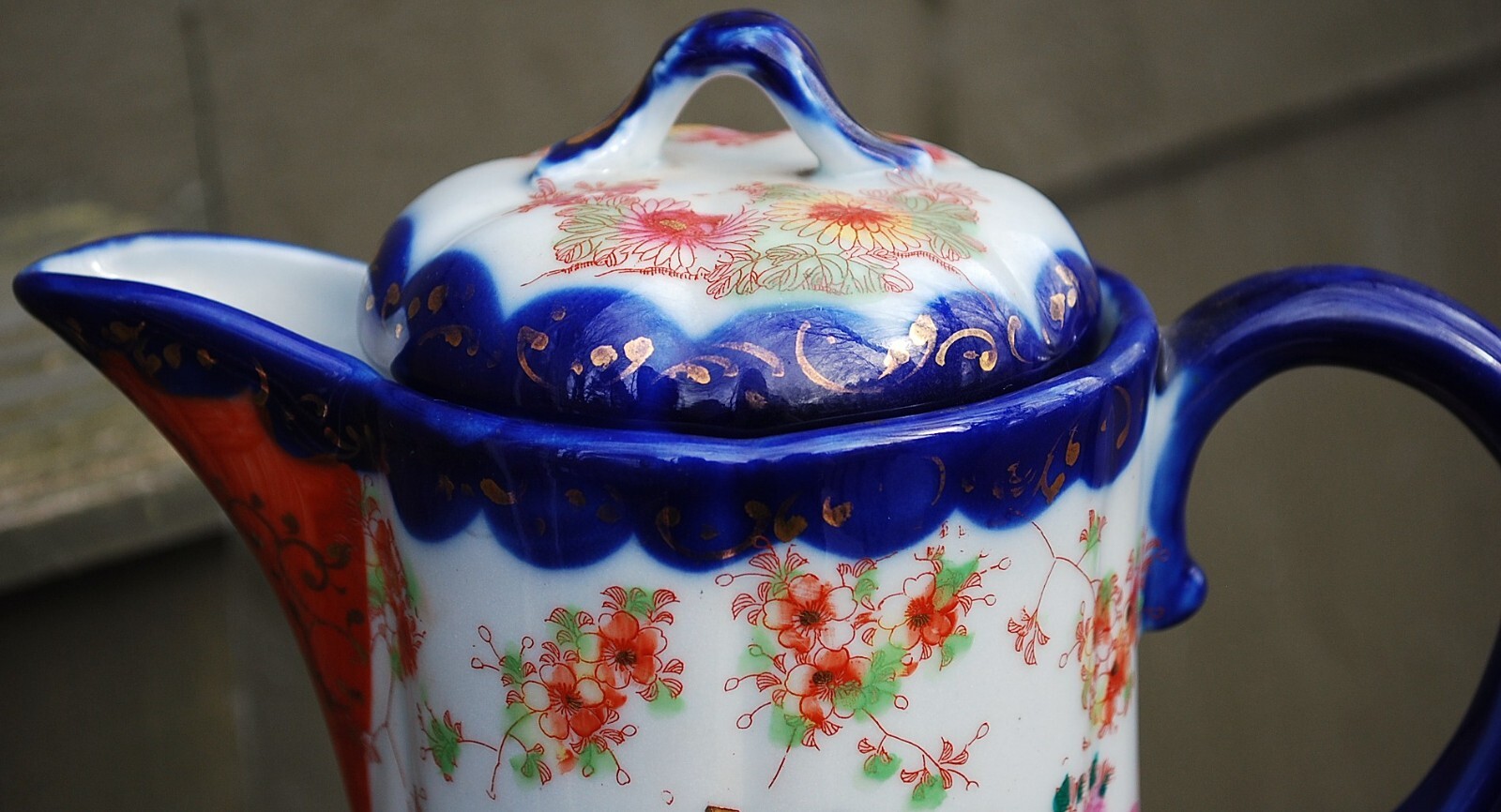 Antique Hand Painted Porcelain JAPANESE GEISHA SCENE Chocolate Pot w/ Lid COBALT