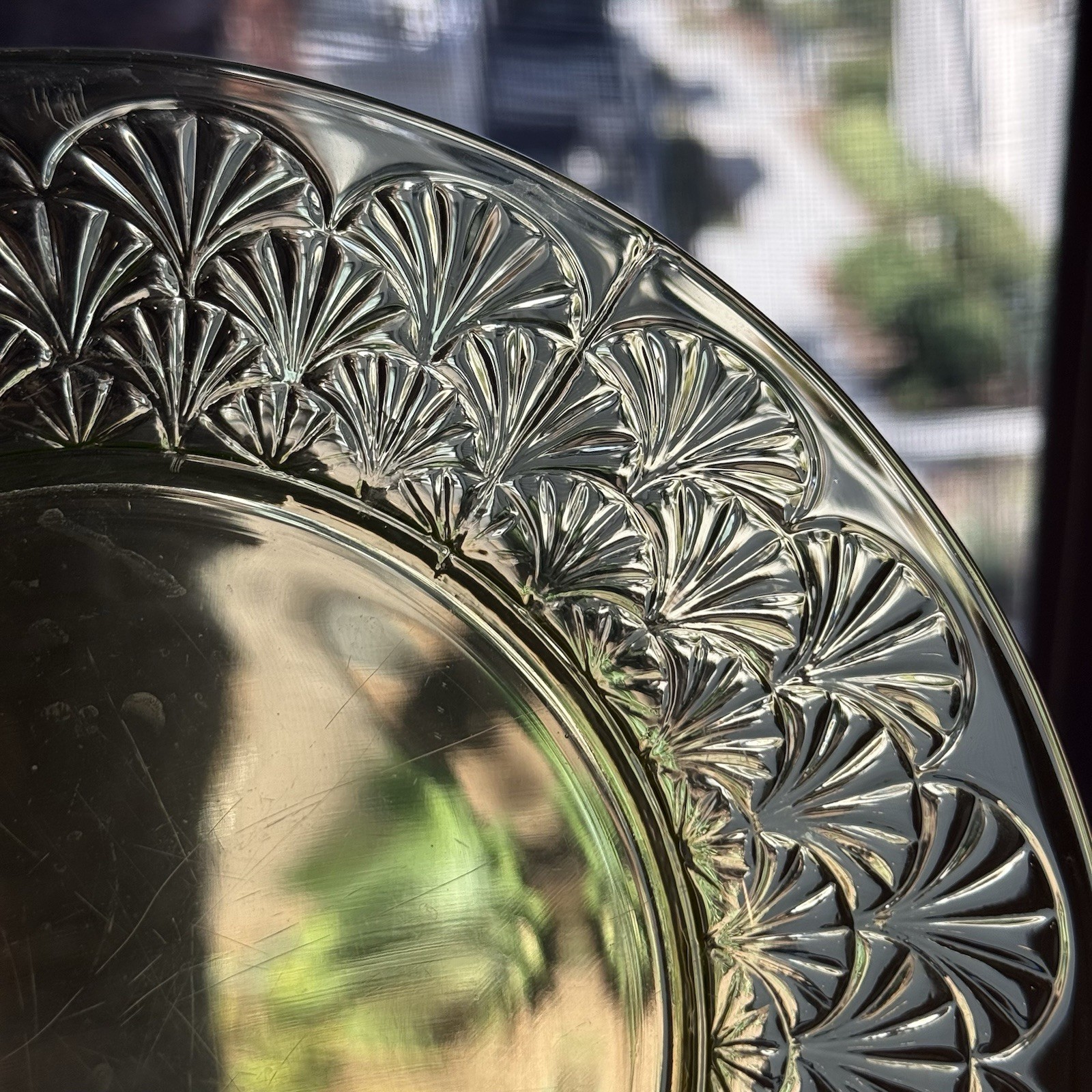 Antique Pukeberg Turkey Tracks Royal Fan Vaseline Uranium Glass 7.75” Plate