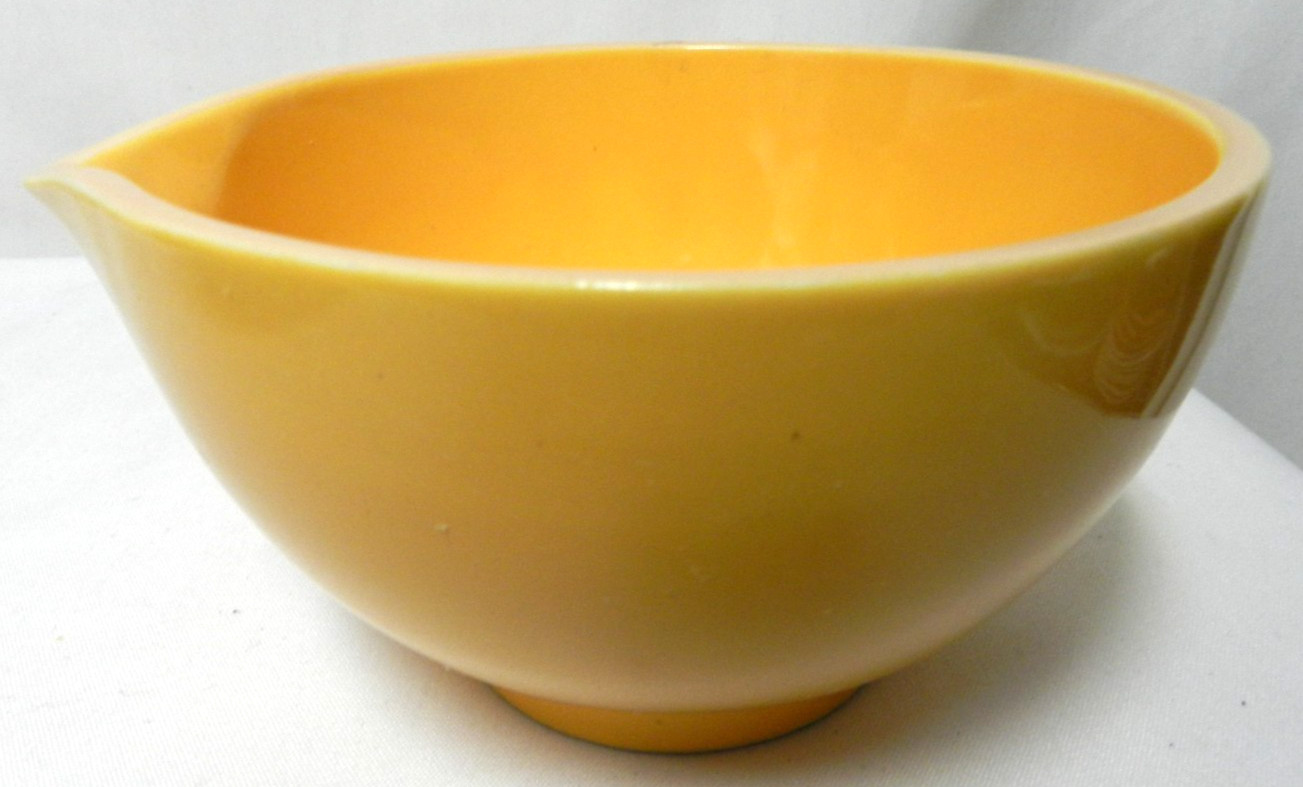 Ravinia Set 3 Spouted Nesting Bowls Mixing Baking yellow orange blue Dish Micro
