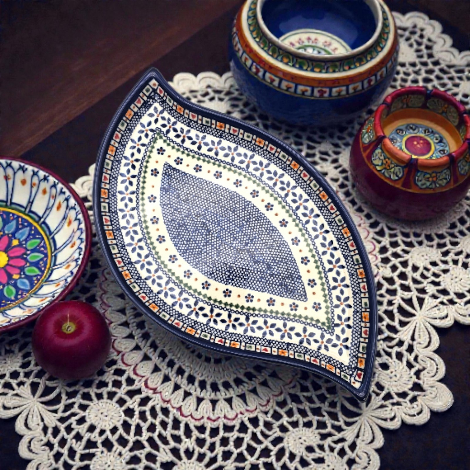 VTG VENA UNIKAT Polish Pottery Teardrop Dish M Hand Painted Boleslawiec 14.25″