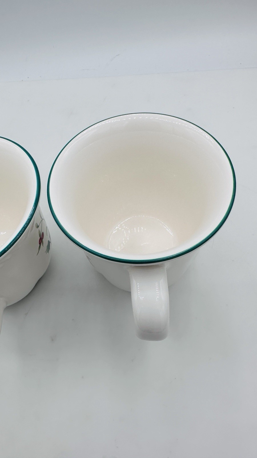 Pfaltzgraff Winterberry Set 4 Coffee Mugs Holly Berry Green Rim Stoneware